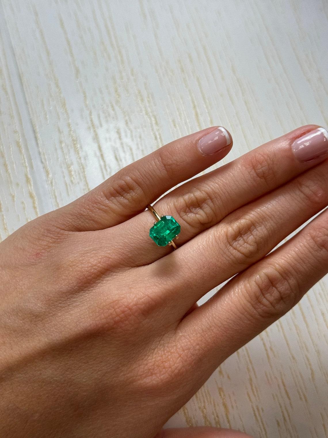 Donna 2,96 Carati 10x7,5 Verde bluastro intenso Smeraldo colombiano sfuso - Taglio smeraldo maggio in vendita