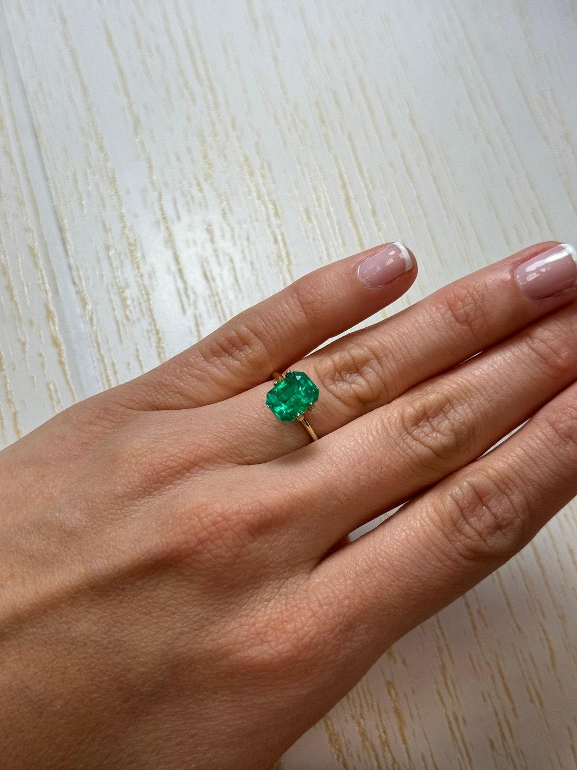 2,96 Carati 10x7,5 Verde bluastro intenso Smeraldo colombiano sfuso - Taglio smeraldo maggio in vendita 1