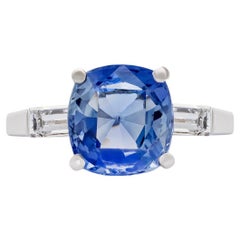 Bague en saphir bleu de 2,96 carats et diamant de 0,30 carat en platine