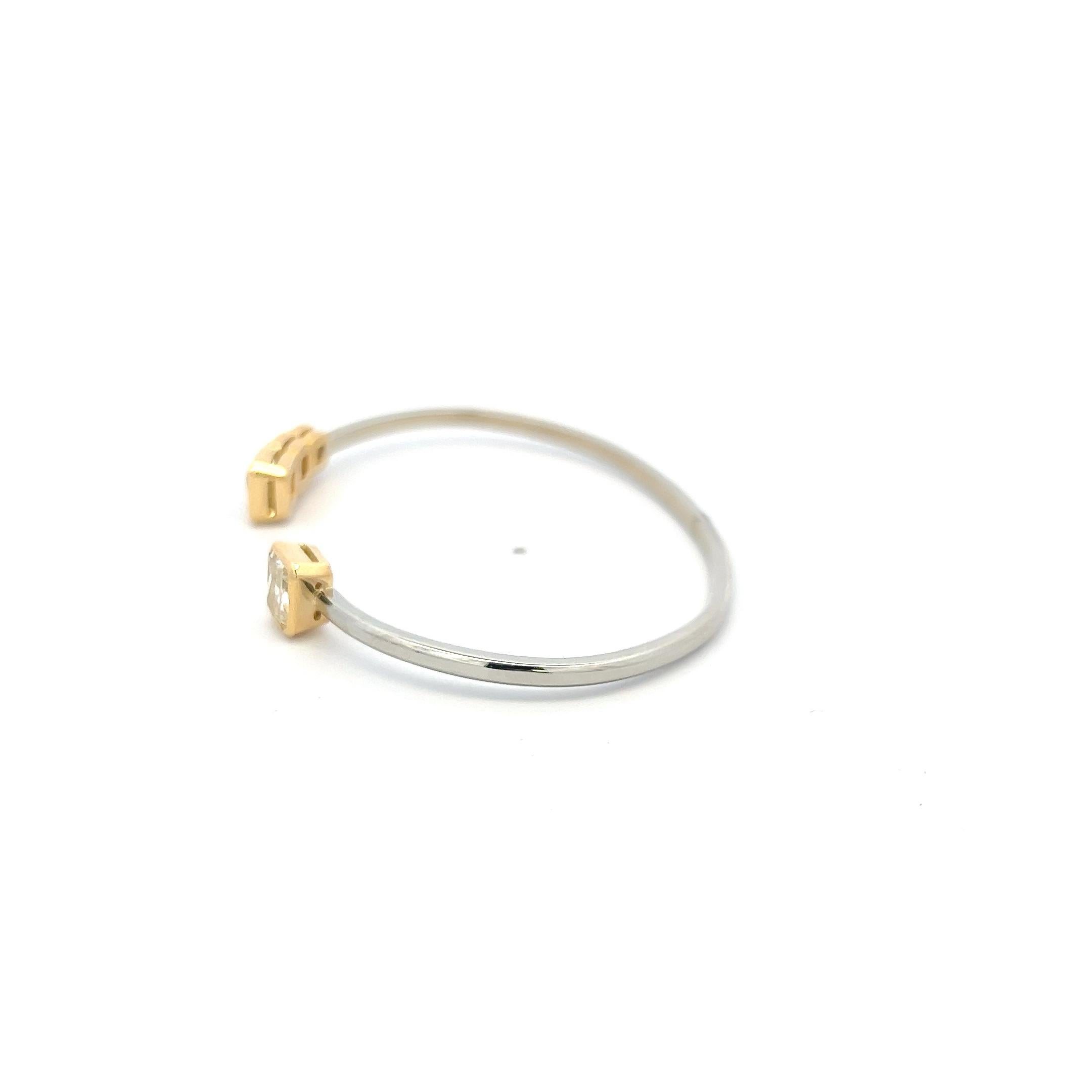 Pulsera abierta de oro de 18 quilates de 2,96 quilates con diamantes de corte radiante en dos tonos en Bueno estado para la venta en New York, NY
