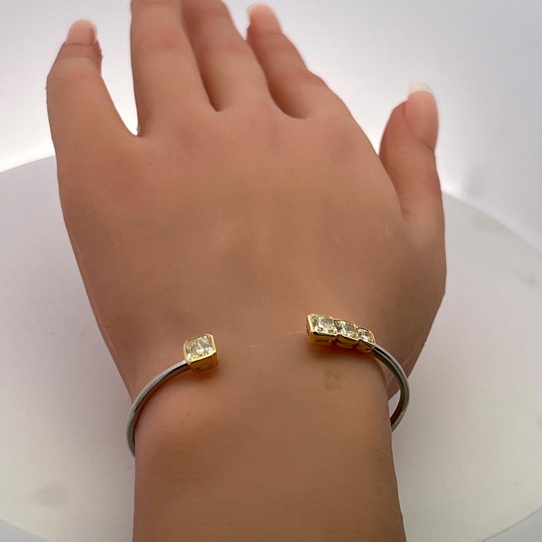 Pulsera abierta de oro de 18 quilates de 2,96 quilates con diamantes de corte radiante en dos tonos en venta 4