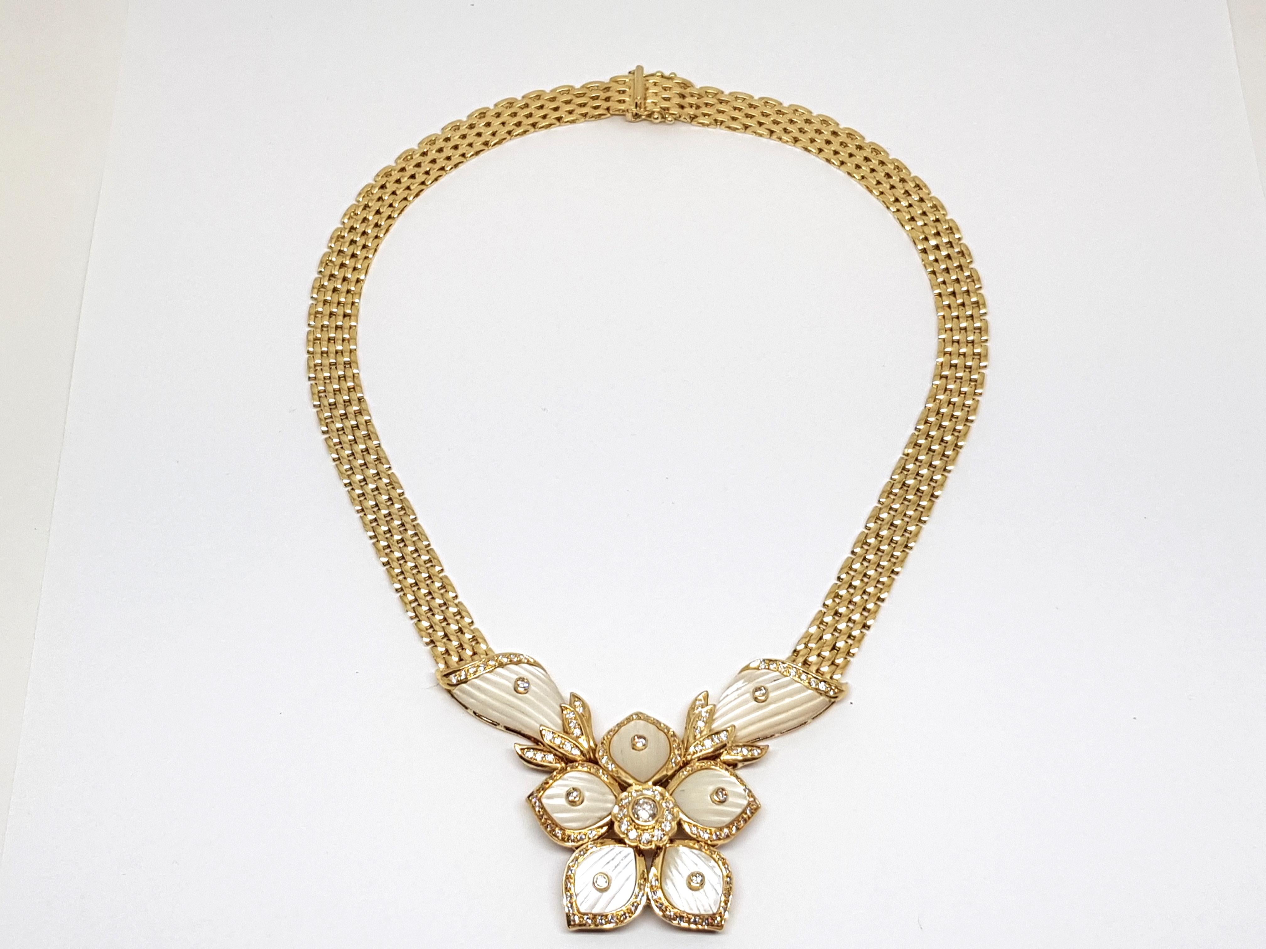 2.96 Carat Yellow Gold Diamond Mother of Pearl Necklace For Sale 7