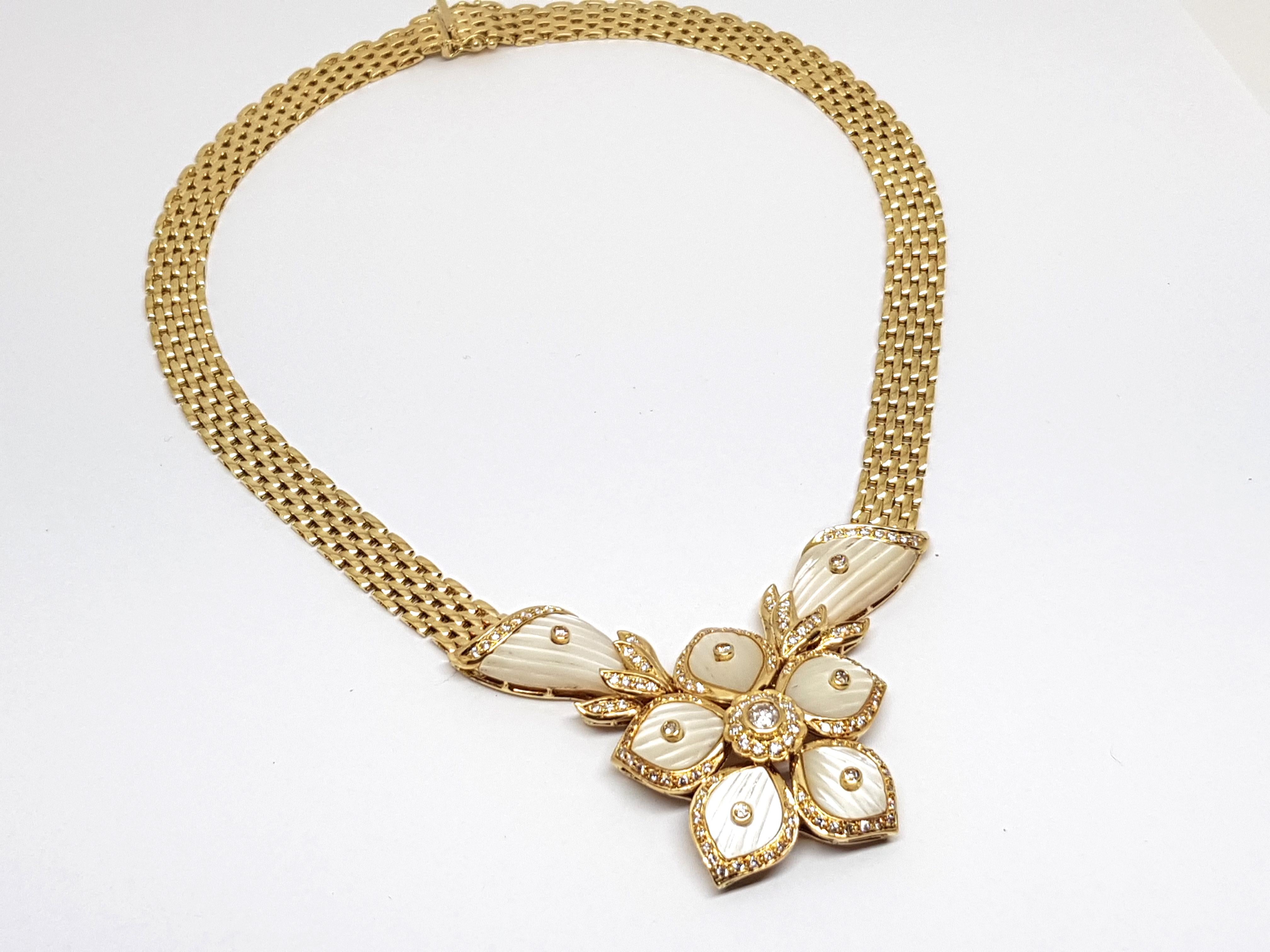 2.96 Carat Yellow Gold Diamond Mother of Pearl Necklace For Sale 9