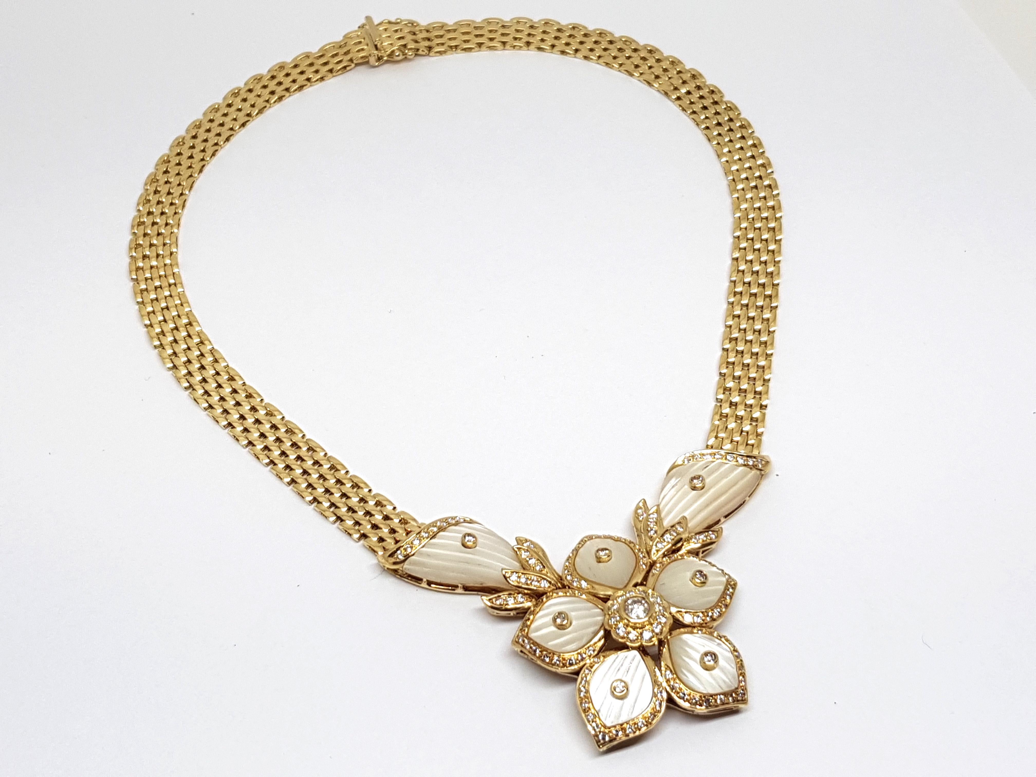 2.96 Carat Yellow Gold Diamond Mother of Pearl Necklace For Sale 10