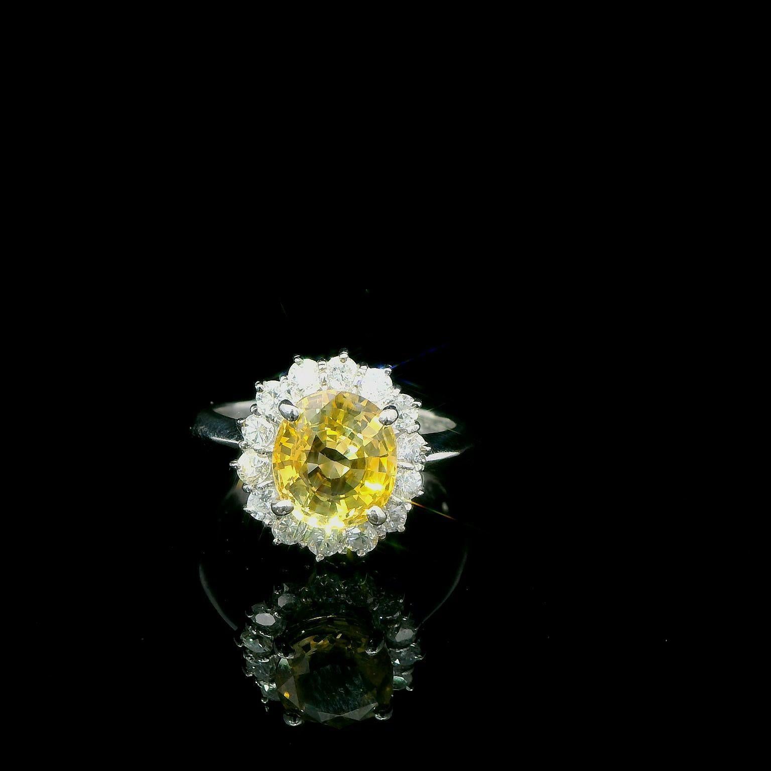 2.96 Carat Yellow Sapphire and Diamond 18K Gold Ring For Sale 3