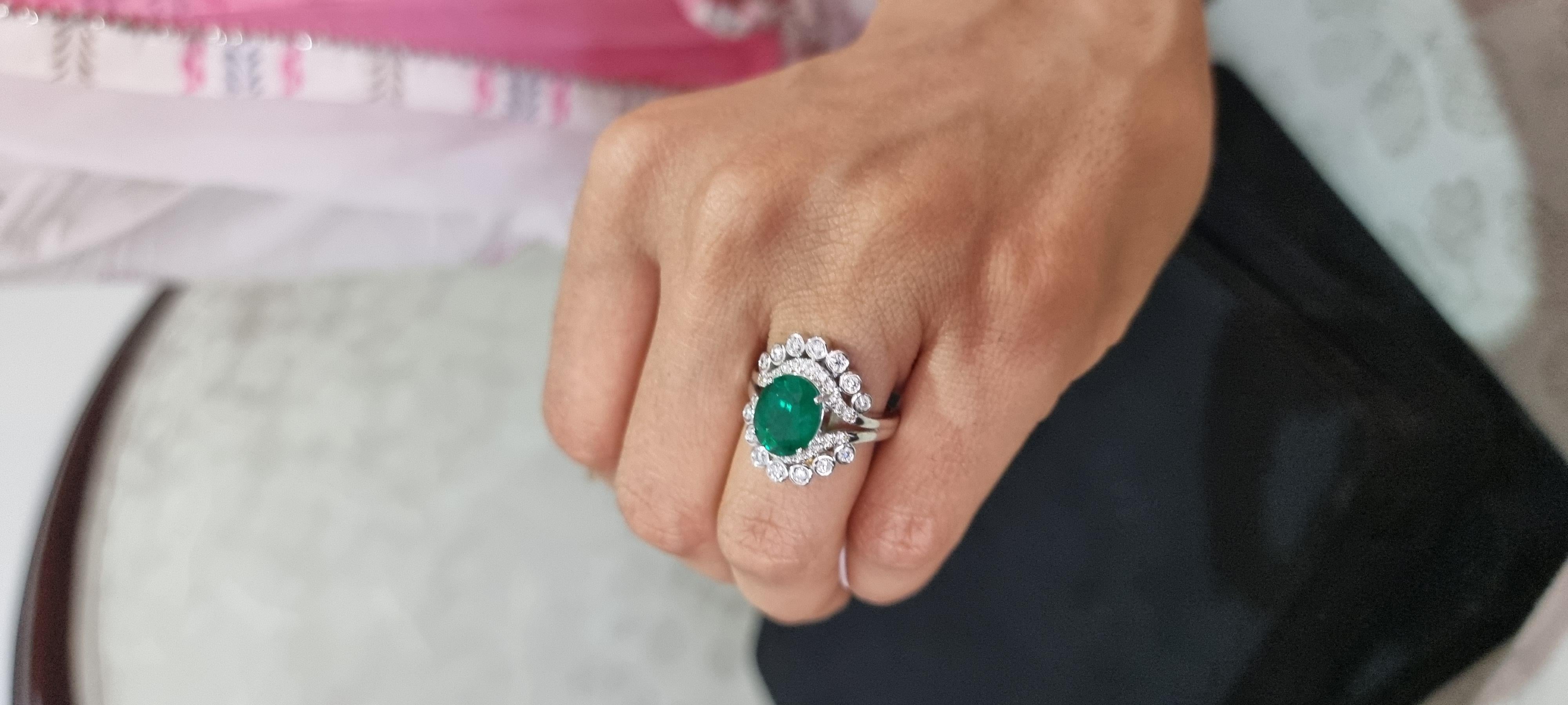 2.96 carats Natural Zambian Emerald Ring with Diamonds 0.65 carats  and 14k Gold For Sale 2