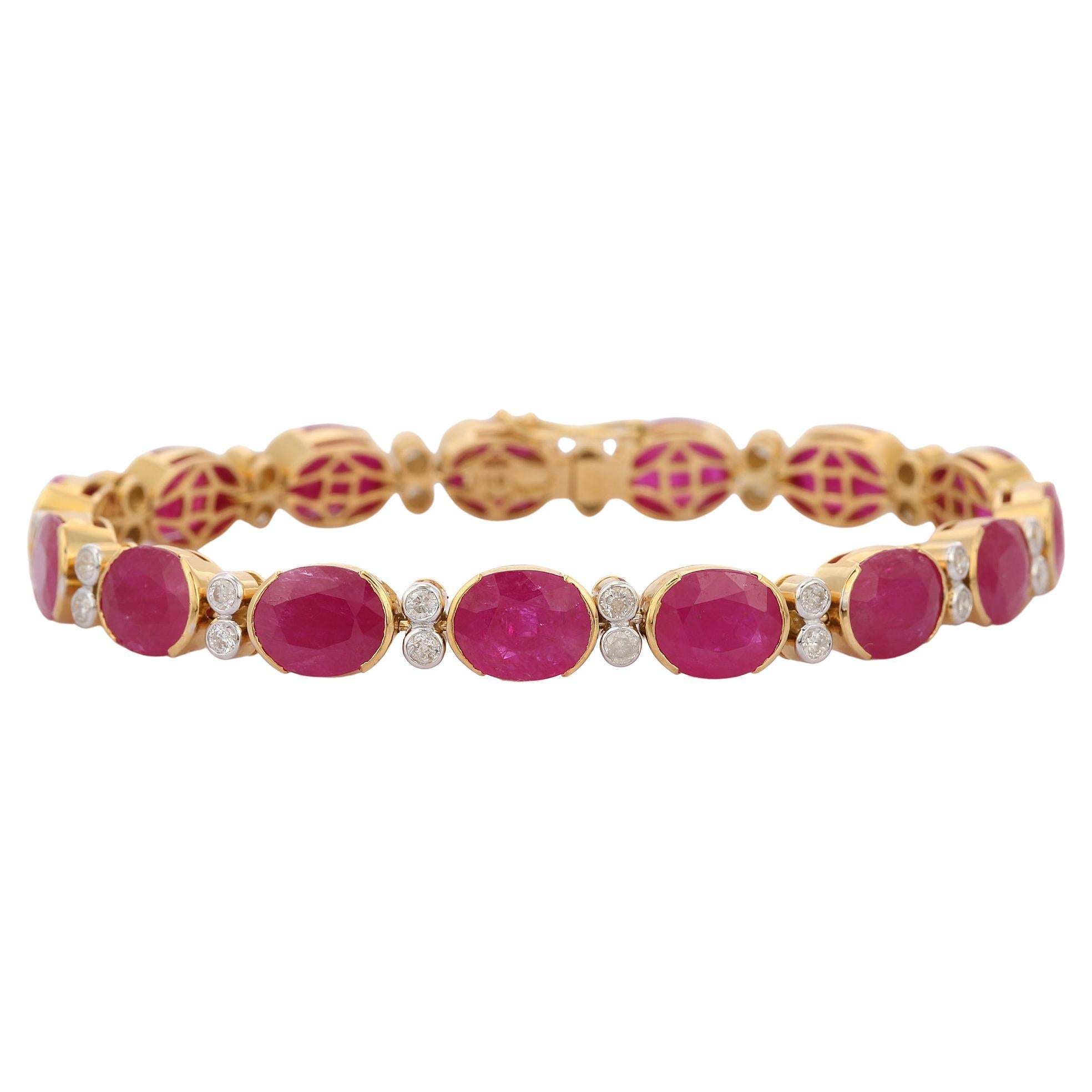 Bracelet en or jaune 18 carats avec diamants et rubis de taille ovale 29,6 carats 