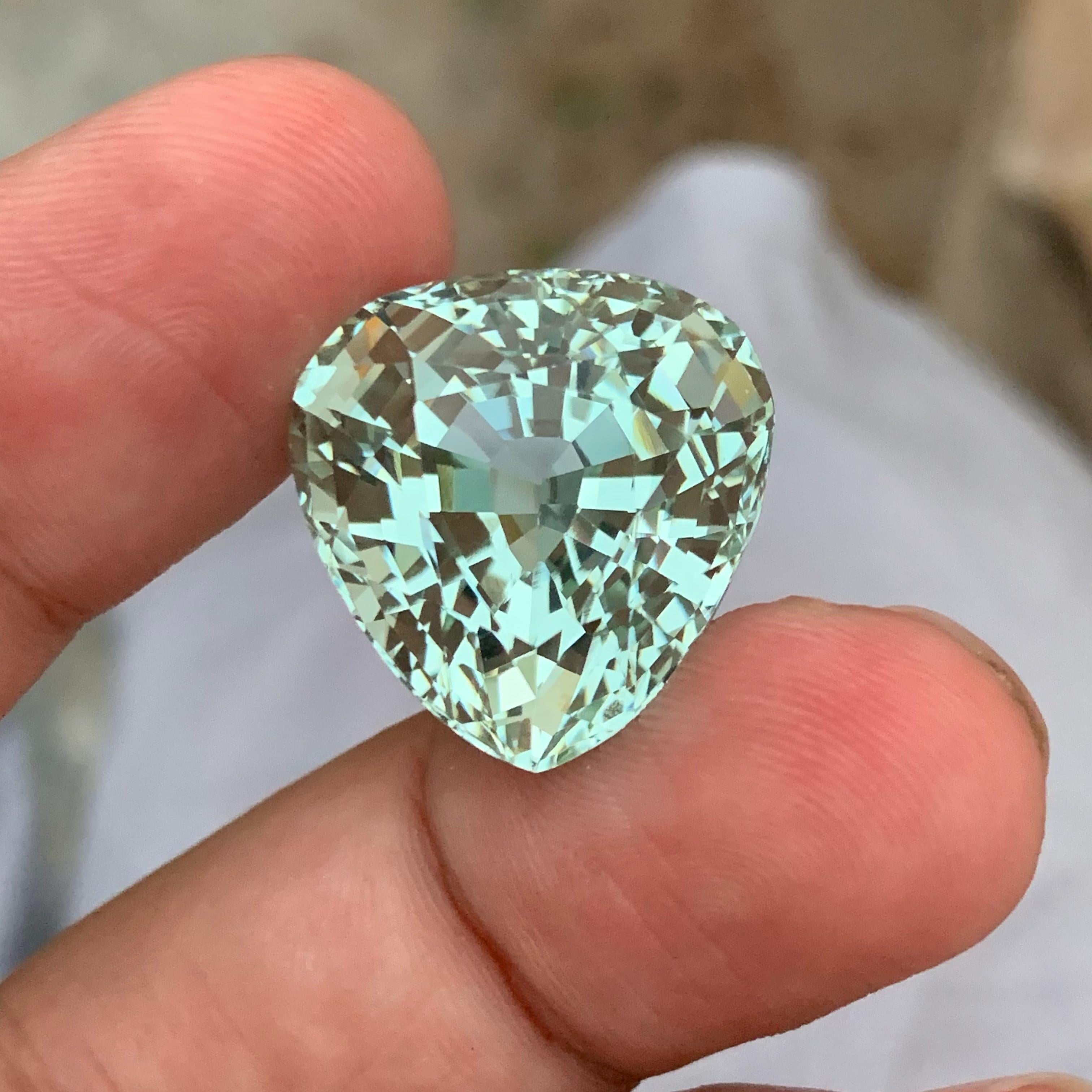 Lose Aquamarin 
Gewicht: 29,65 Karat 
Abmessung: 19.7x18.8x15 Mm
Herkunft: Afrika 
Farbe: Hellgrün
Die Form: Birne 
Behandlung: Nicht
Zertifikat: Auf Kundenwunsch 
Der grüne Aquamarin, ein fesselnder Edelstein, der für sein ruhiges und beruhigendes