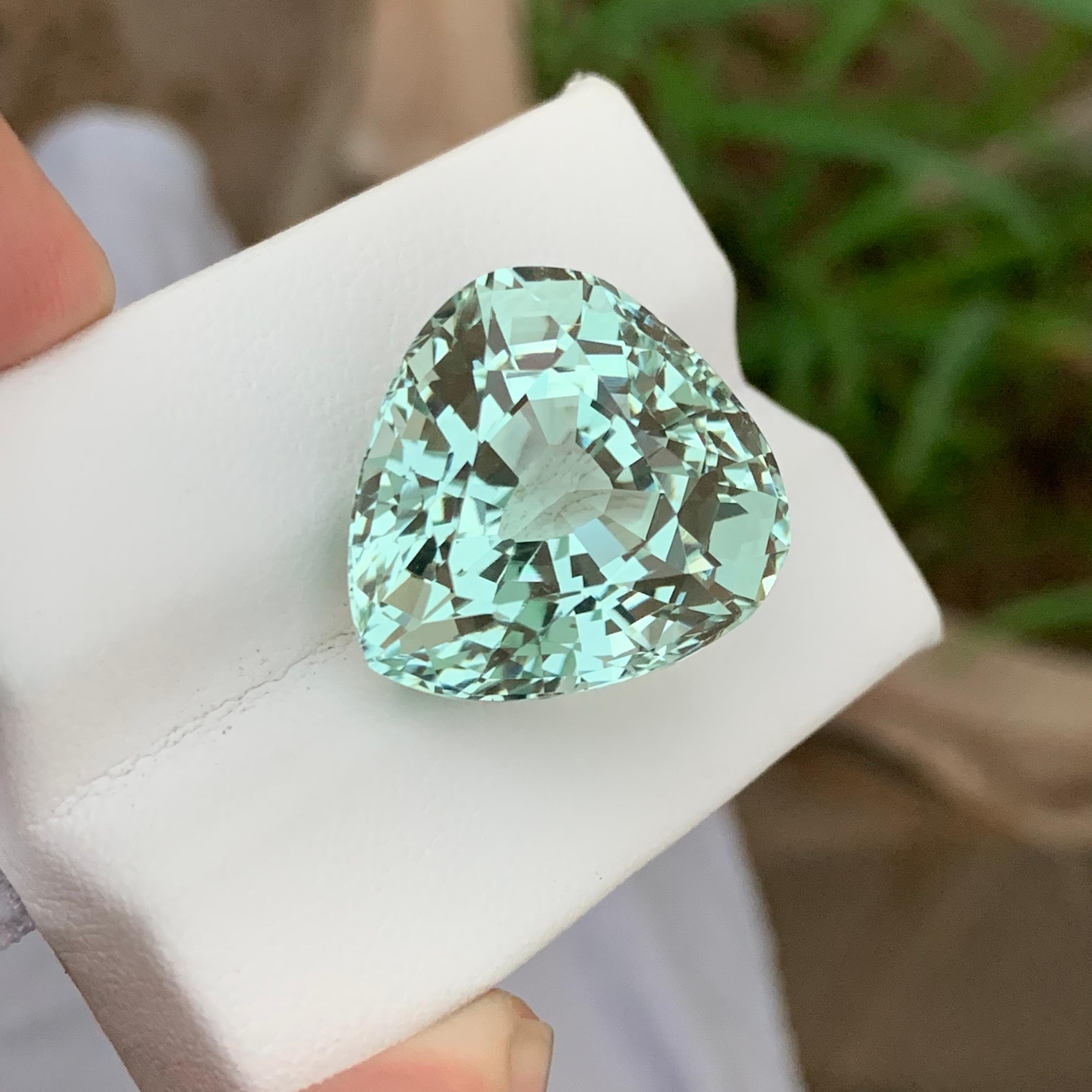 29.65 Carats Stunning Natural Loose Green Aquamarine Pear Shape From Africa Mine In New Condition For Sale In Peshawar, PK
