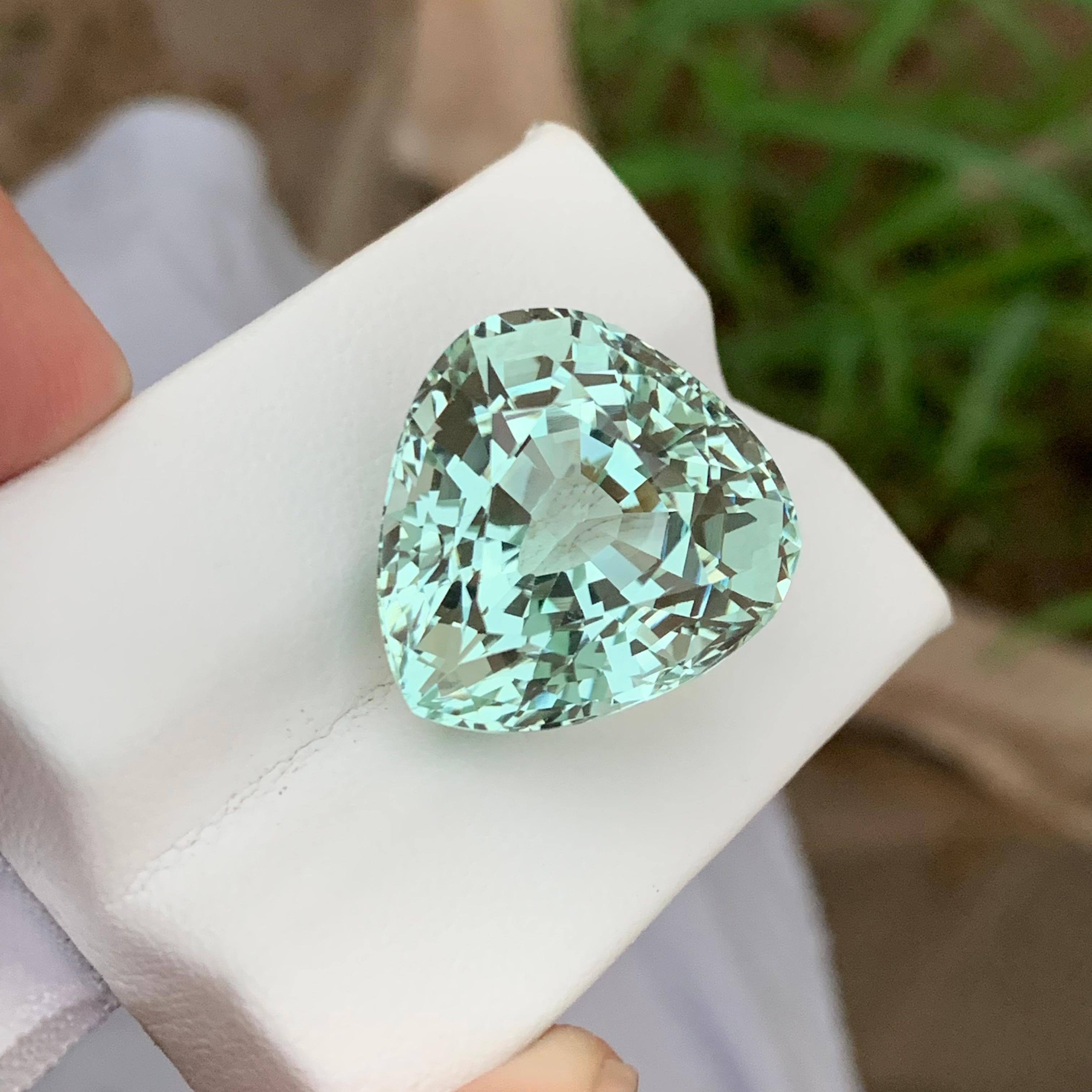 Women's or Men's 29.65 Carats Stunning Natural Loose Green Aquamarine Pear Shape From Africa Mine For Sale