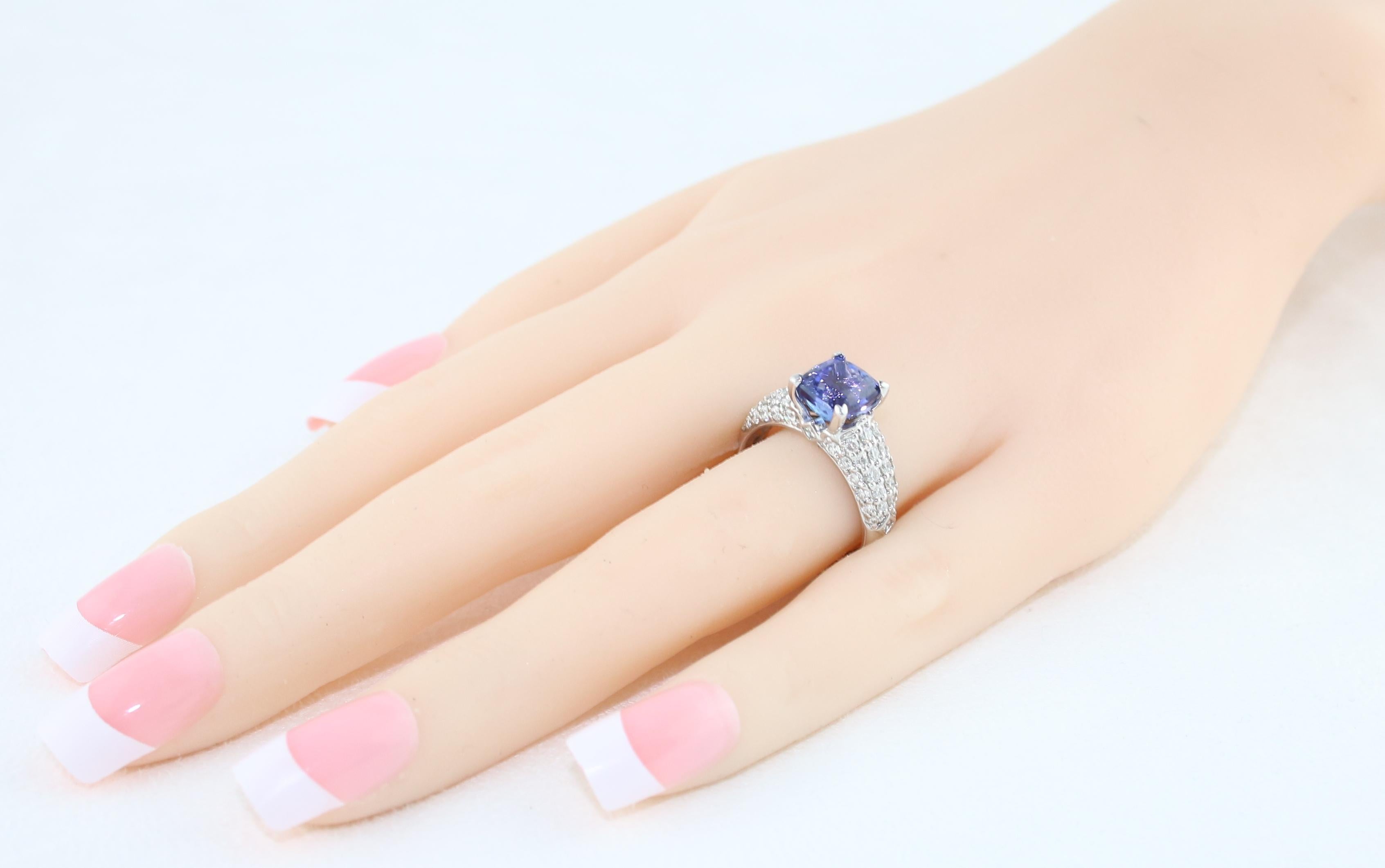 2.97 Carat Cushion Tanzanite Diamond Gold Pave Ring In New Condition For Sale In New York, NY