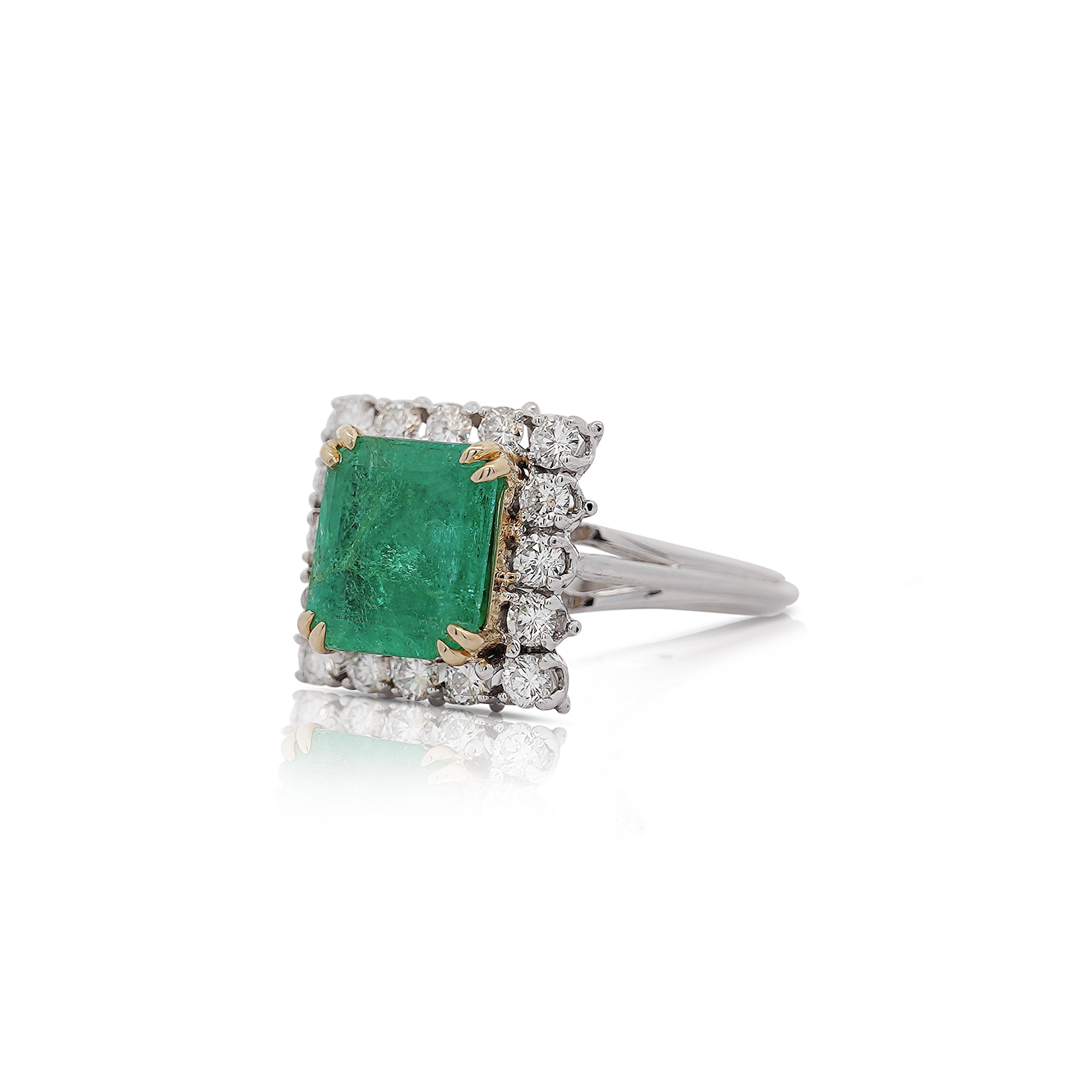 2,97 Karat Smaragdschliff Smaragd & Diamant Halo 18K Weißgold Vintage-Ring im Vintage-Stil mit Smaragdschliff im Angebot 5