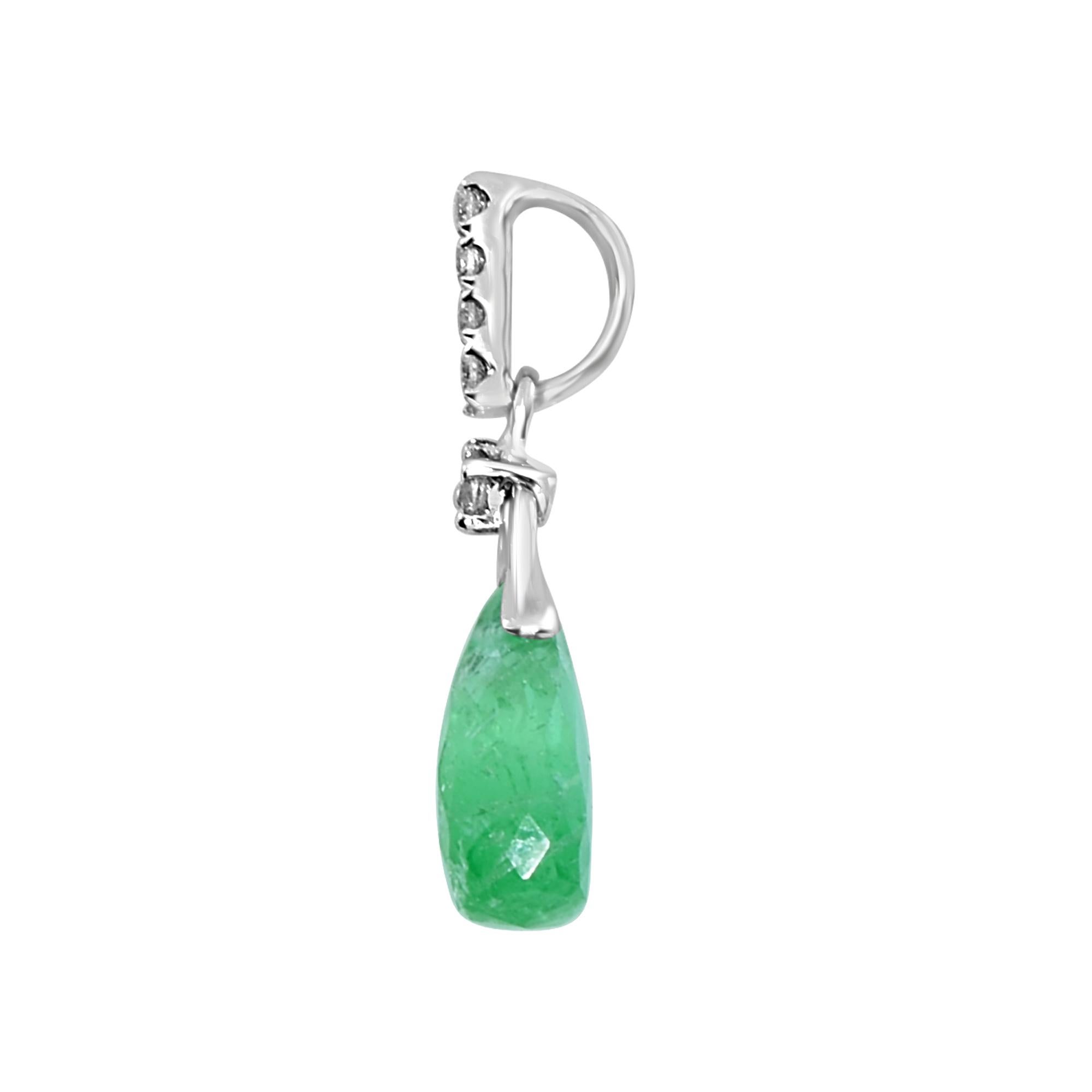 1 pierre émeraude : 2,91 carats
5 diamants blancs ronds : 0.06 Carats
Métal : Or blanc 18K, 0.32 Grammes
