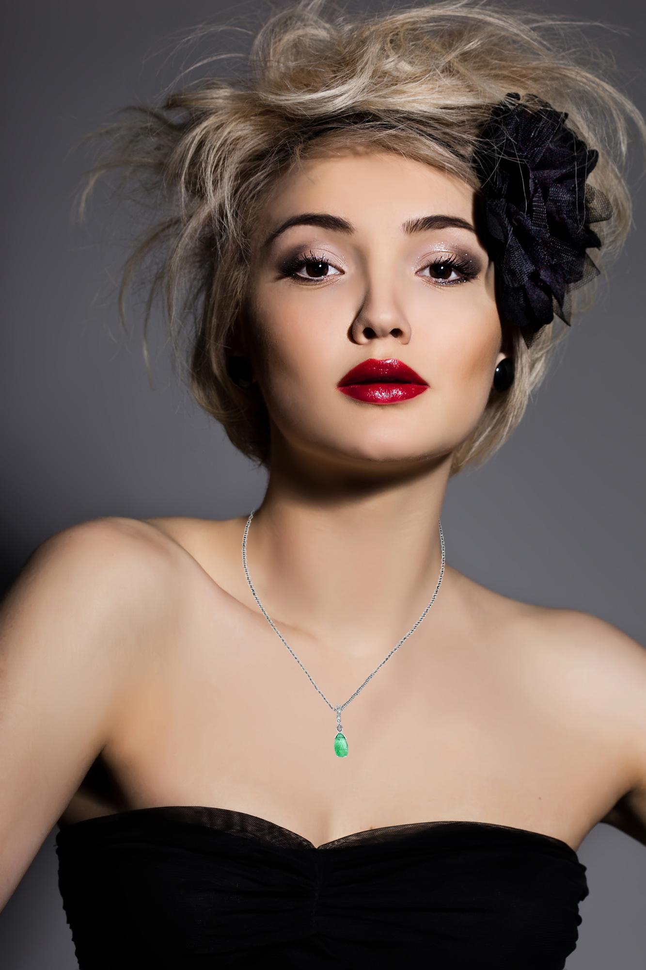 Taille mixte Pendentif or blanc 2,97 carats émeraude diamant blanc en vente