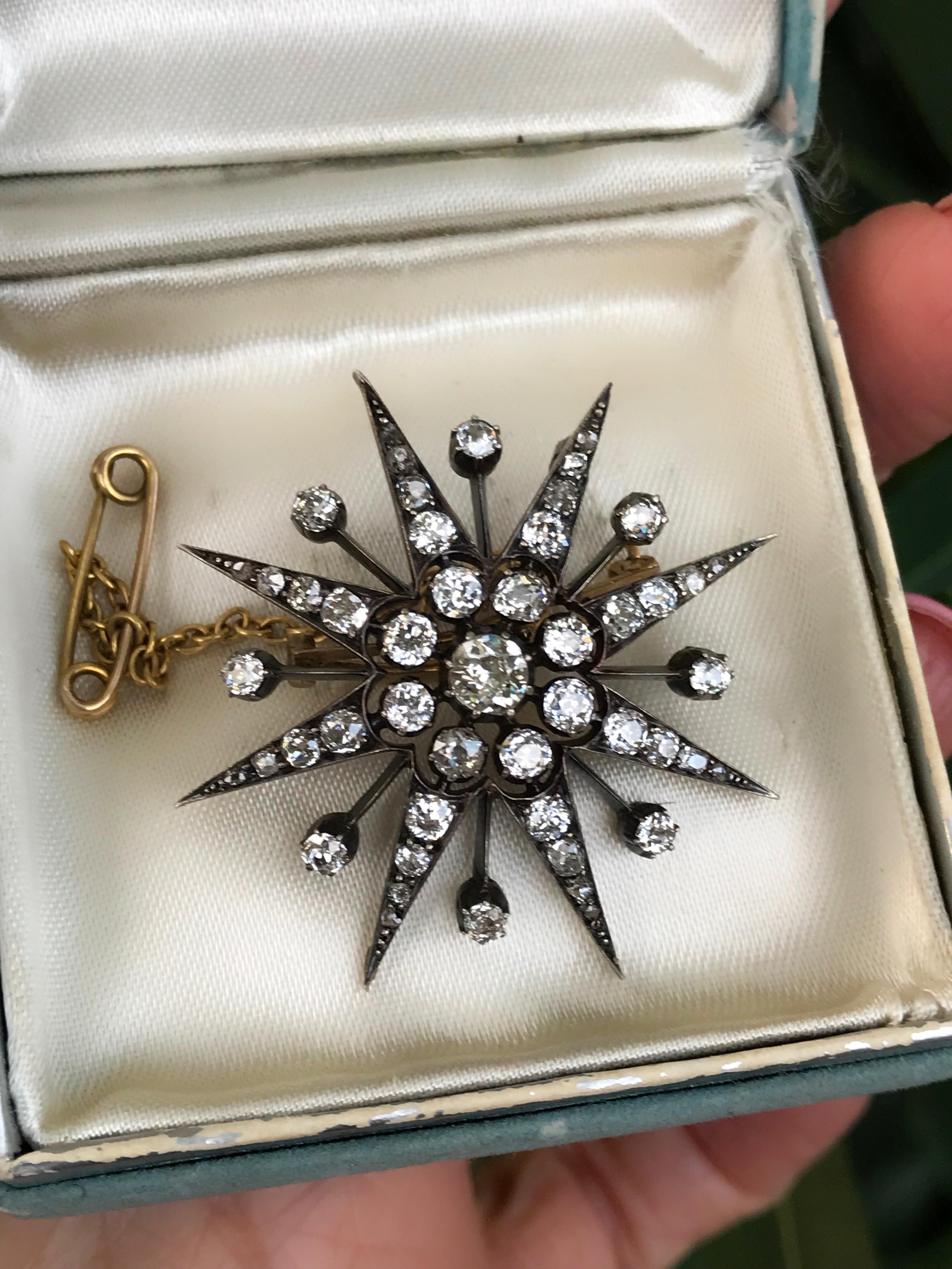 Victorian 2.97 Carat Old European Cut Diamond Eight Point Star Brooch Pendant For Sale 3
