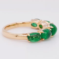 2,97 carati di smeraldo esotico di colore verde con diamanti, anello a fascia 18K