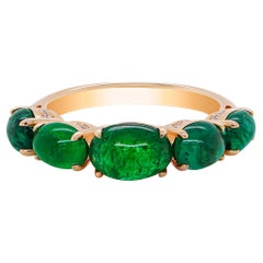 2,97 carati di smeraldo esotico di colore verde con diamanti, anello a fascia 18K