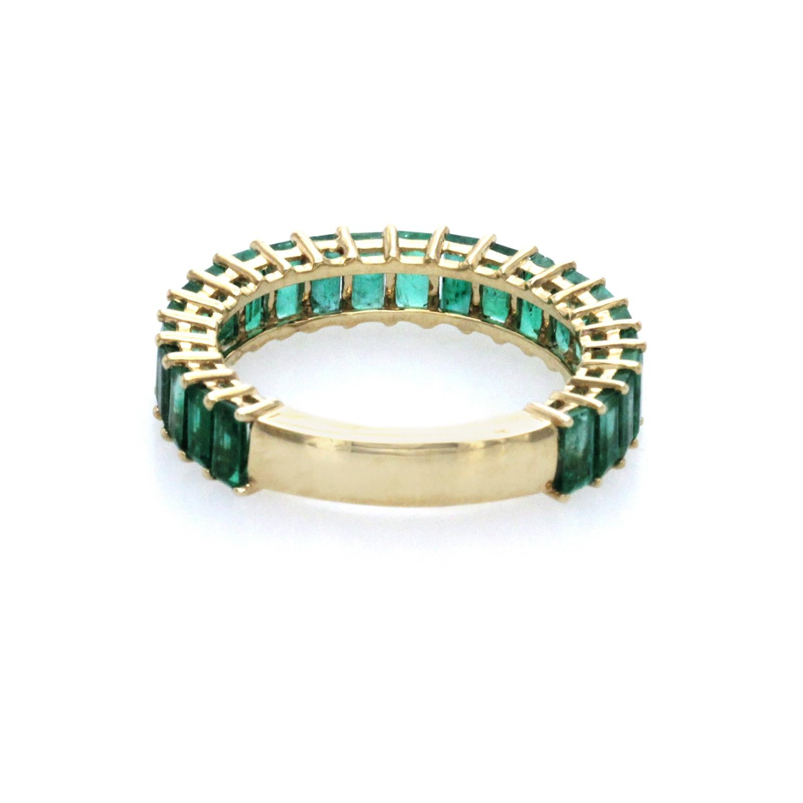 2.97 Carat Colombian Emerald 14k Yellow Gold Band Ring For Sale 1