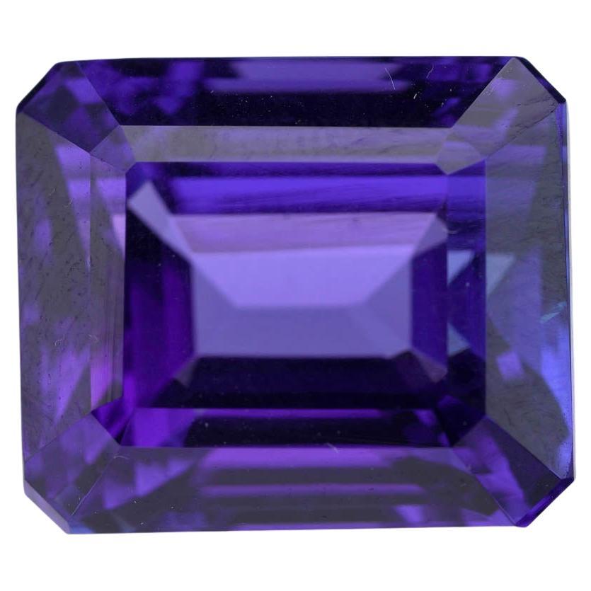 29.70 Carat Emerald Cut Tanzanite en venta