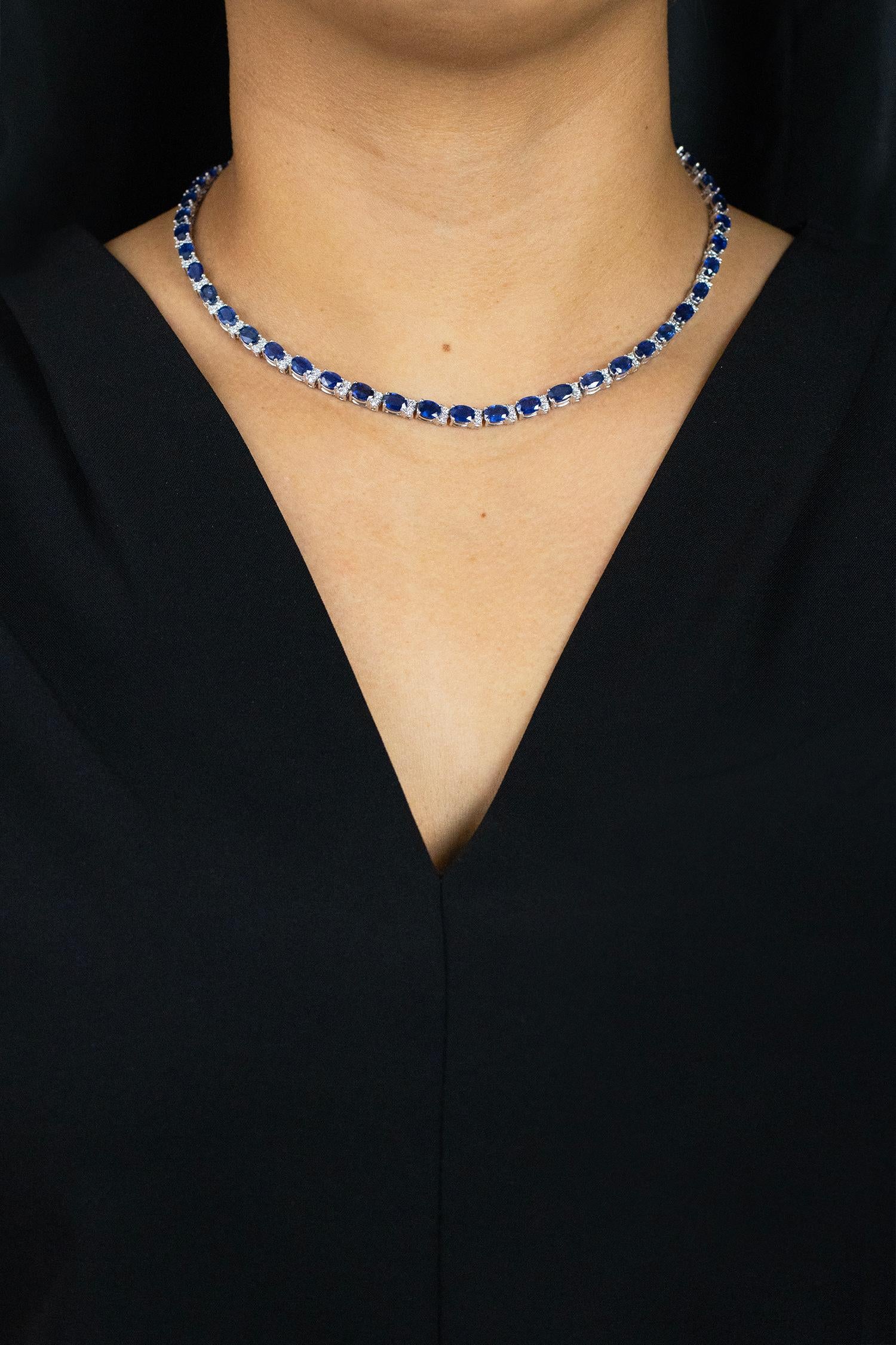 Contemporain Roman Malakov, collier tennis avec saphirs et diamants de taille ovale de 29.70 carats au total en vente