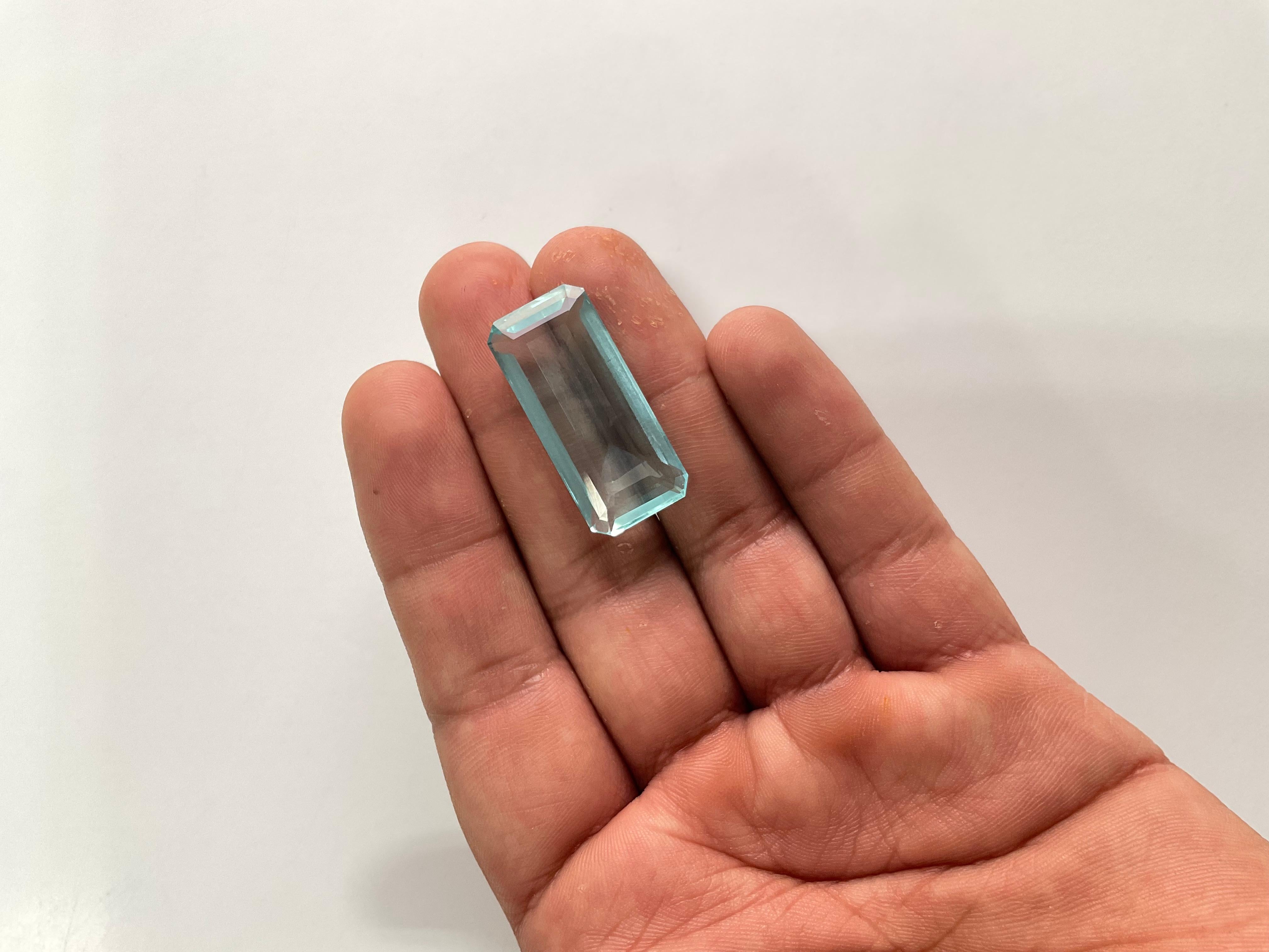 Women's or Men's 29.73 Carats Aquamarine Top Quality Octagon Cut Stone For Jewelry Natural Gem For Sale