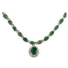 Natürliche Smaragd-Diamant-Halskette aus 14 Karat massivem Gelbgold 