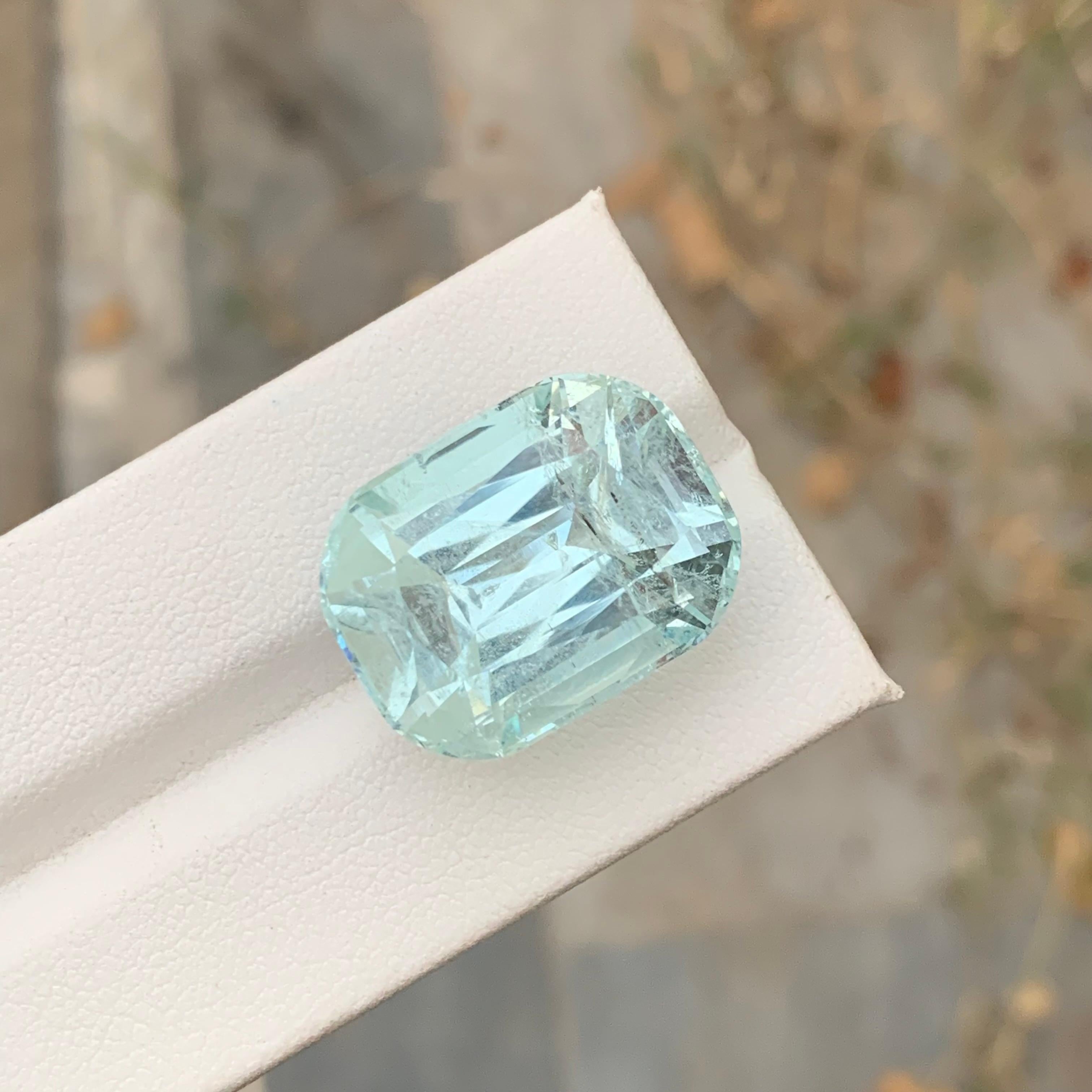 29.75 Carats Gigantic Natural Loose Aquamarine Included Gem For Necklace Jewelry In New Condition For Sale In Peshawar, PK