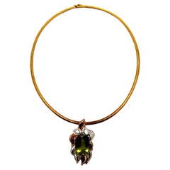 Diamante de berilo verde de 29,76 quilates Amatista de piedra lunar Oro amarillo de 18 quilates y platino