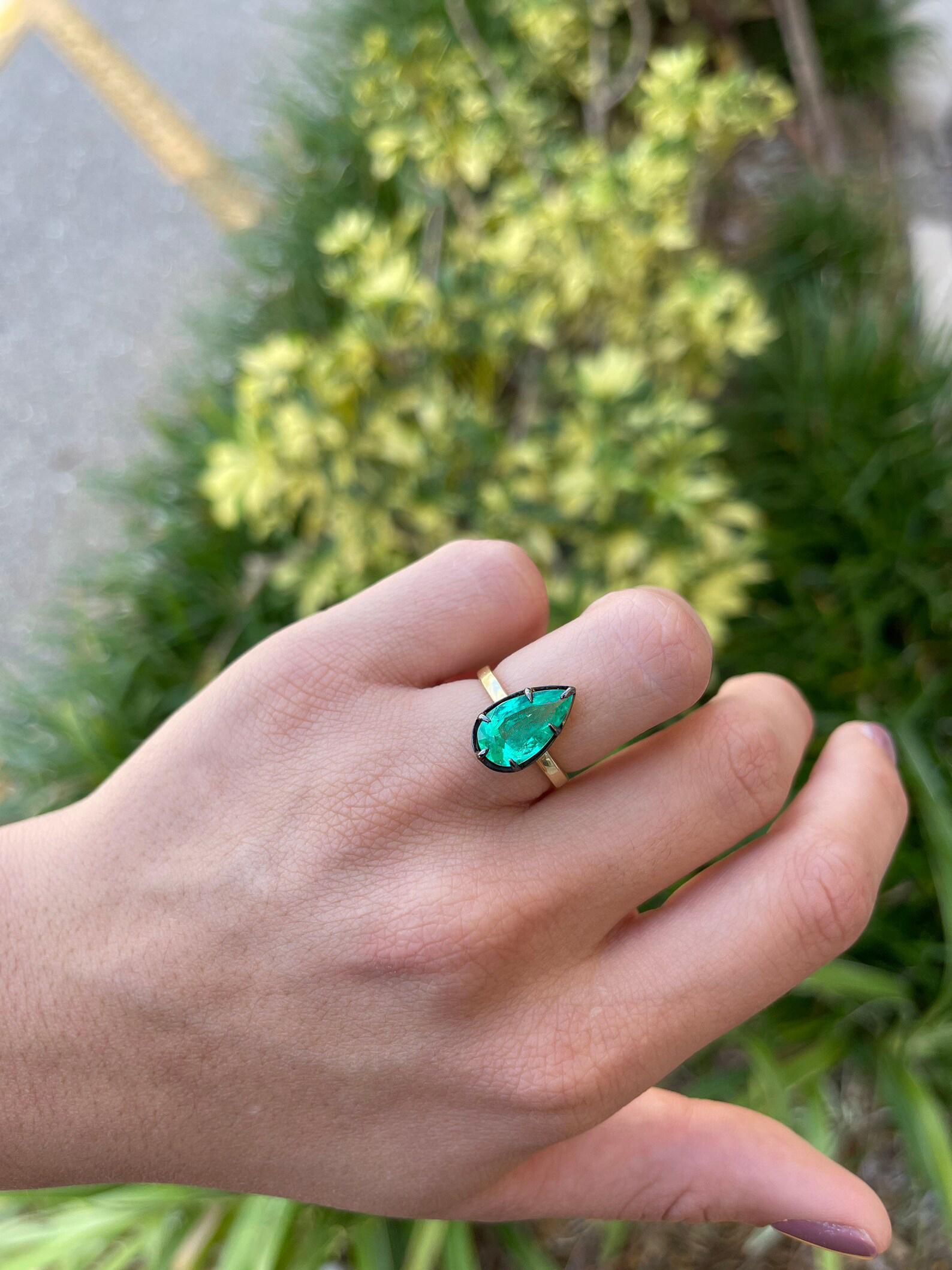 emerald teardrop ring