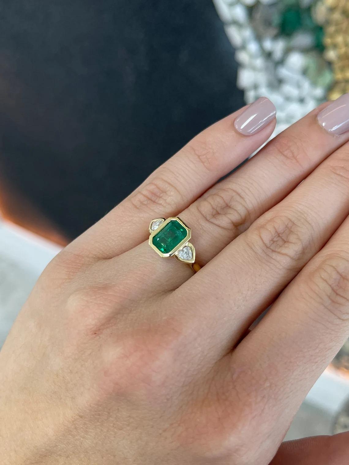 2.97tcw 18K Rich Alpine Green Emerald Cut Emerald & Heart Diamond Bezel 3 Stone In New Condition For Sale In Jupiter, FL