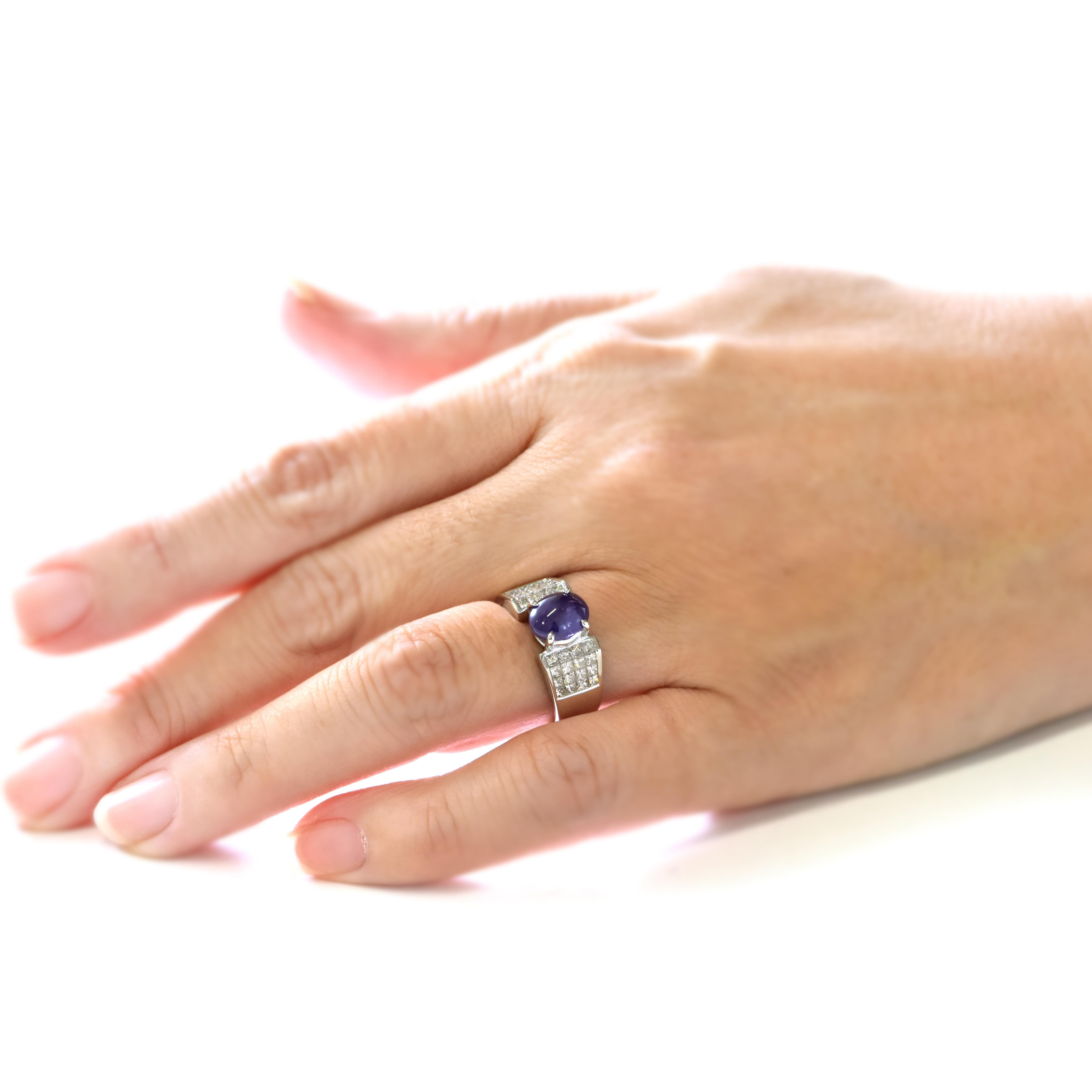 Modern 2.98 Carat Natural Purple Star Sapphire and Diamond Ring Made in Platinum For Sale