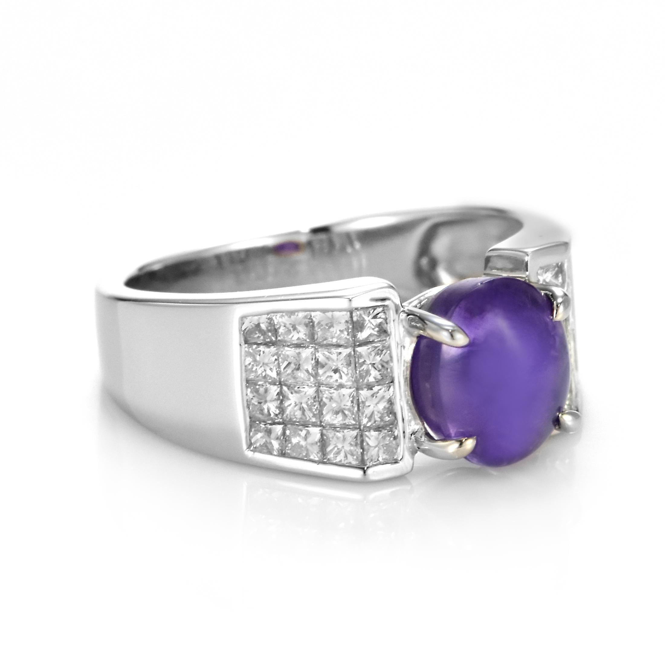 2.98 Carat Natural Purple Star Sapphire and Diamond Ring Made in Platinum In New Condition For Sale In Tokyo, JP
