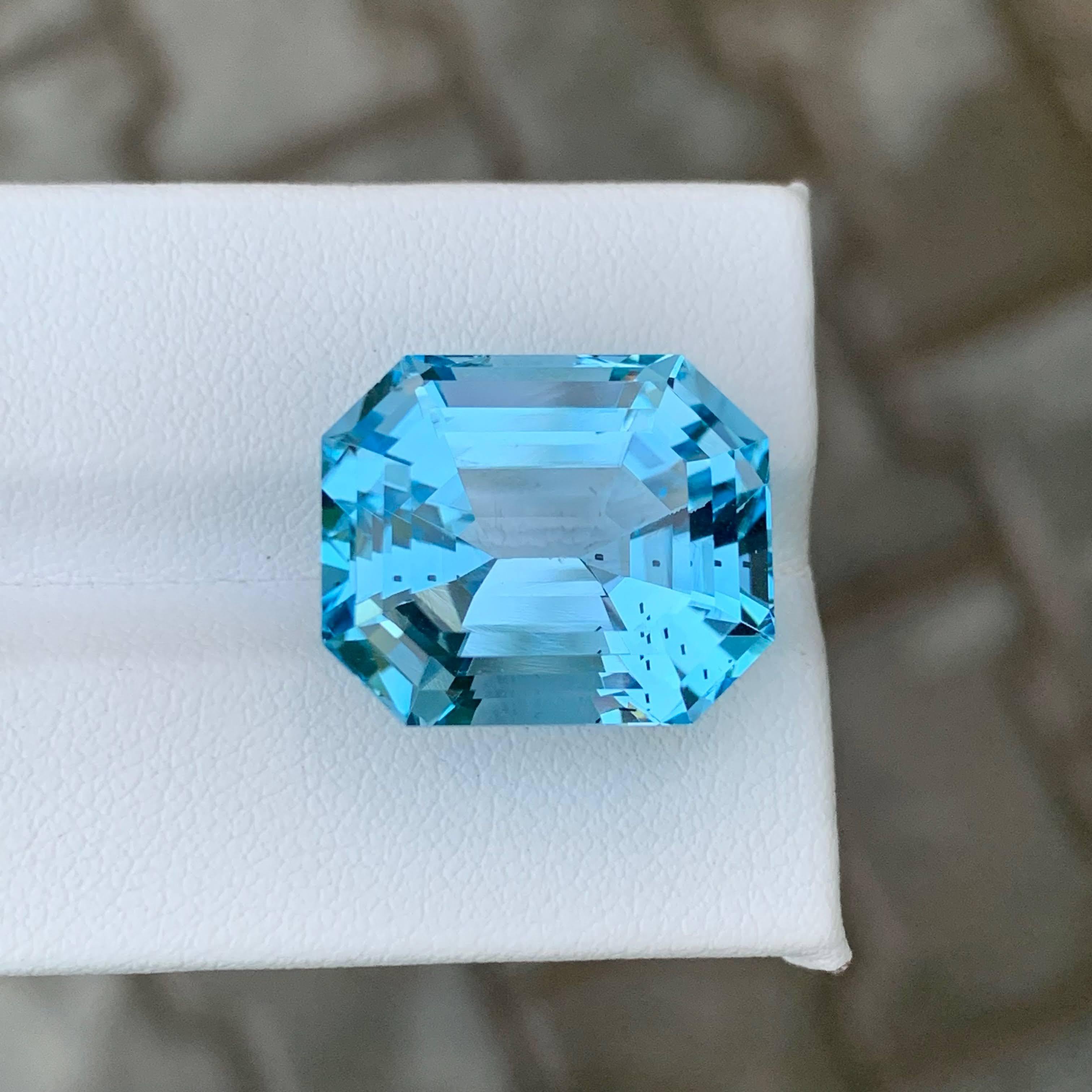 29,80 Carati Nature, splendido Topazio blu svizzero sciolto con taglio smeraldo Gemma africana in vendita 4