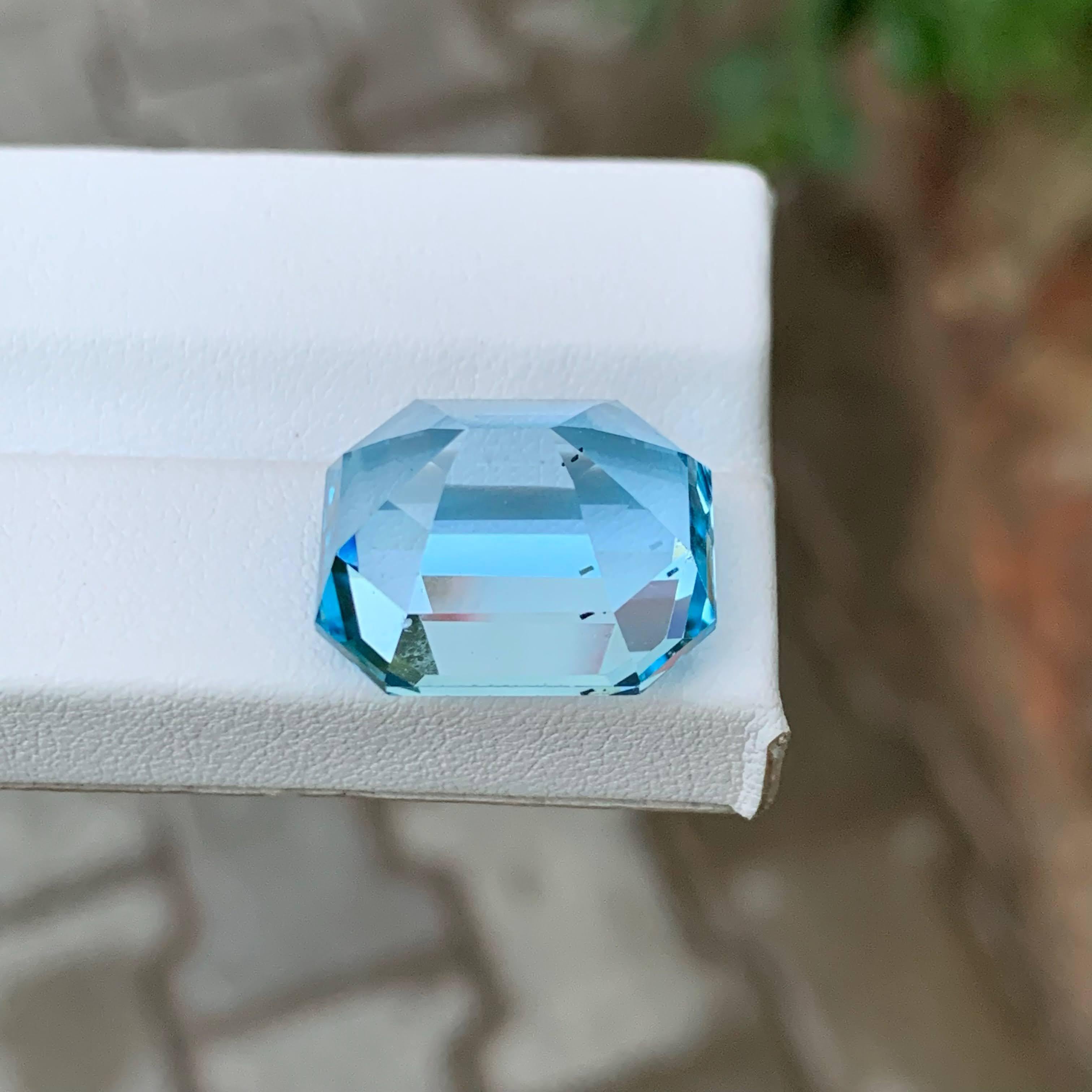 29,80 Carati Nature, splendido Topazio blu svizzero sciolto con taglio smeraldo Gemma africana In condizioni Nuovo in vendita a Bangkok, TH