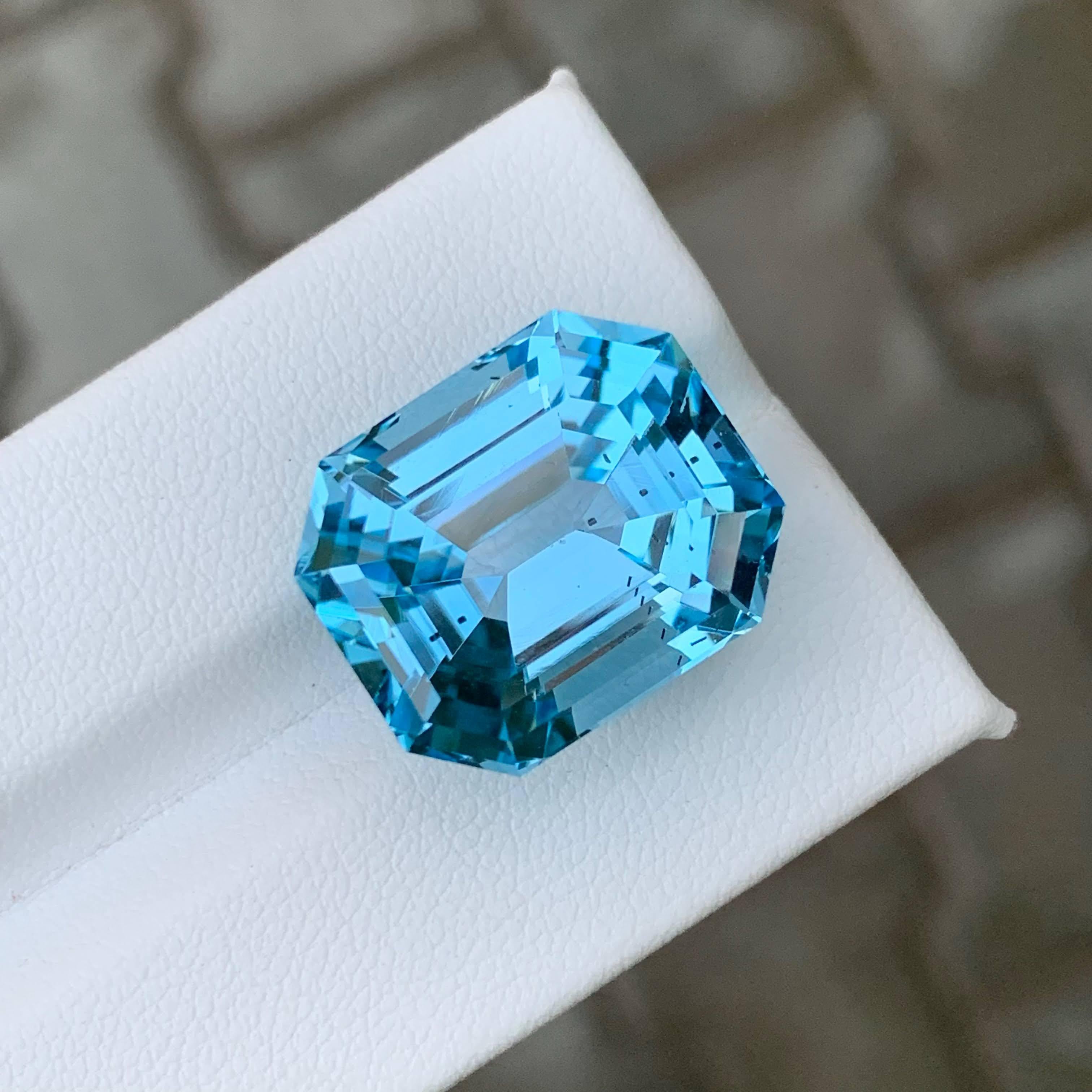 29,80 Carati Nature, splendido Topazio blu svizzero sciolto con taglio smeraldo Gemma africana in vendita 2