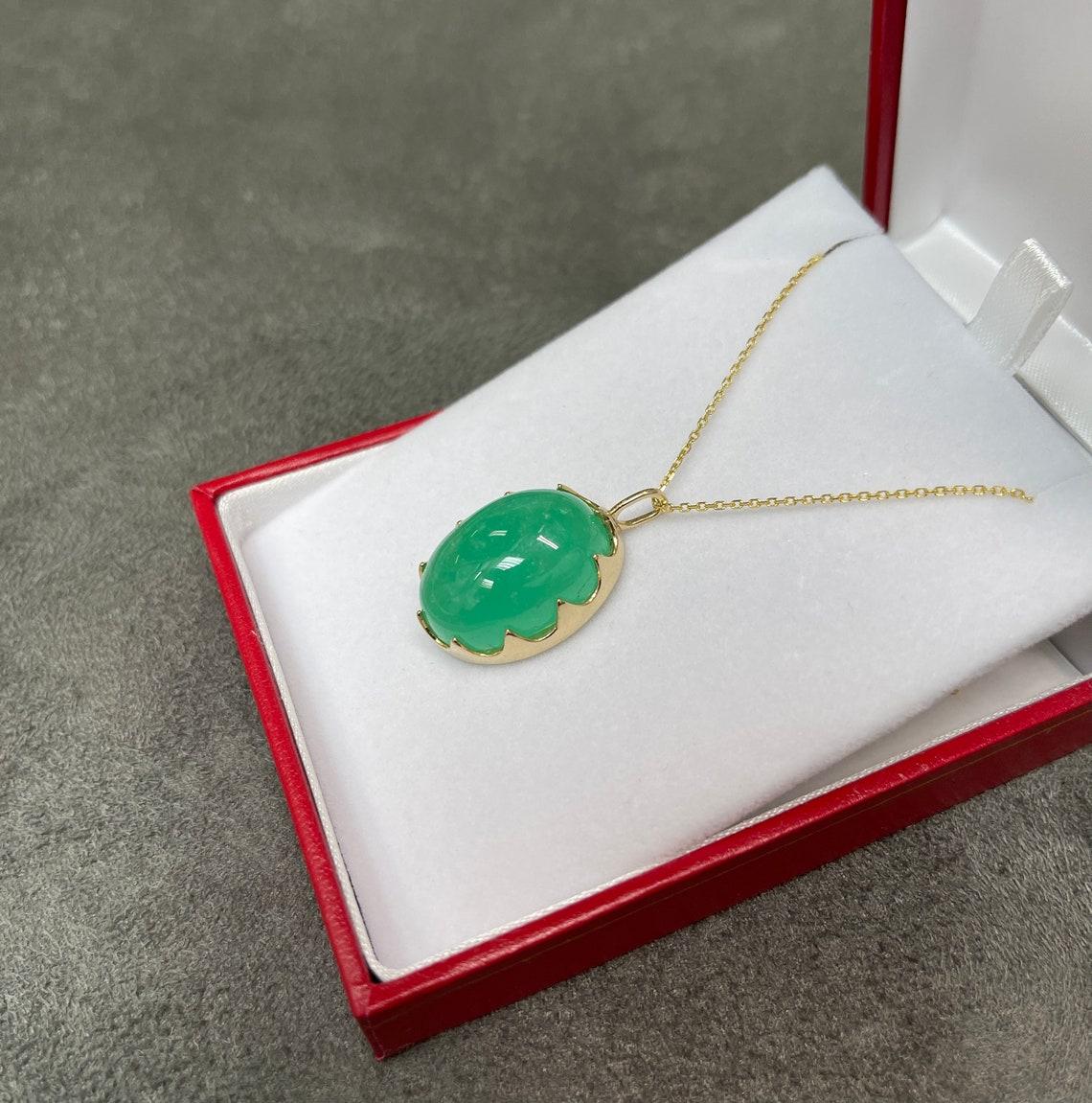 Modern 29.85cts 14K Colombian Emerald-Cabochon Solitaire Pendant Necklace For Sale