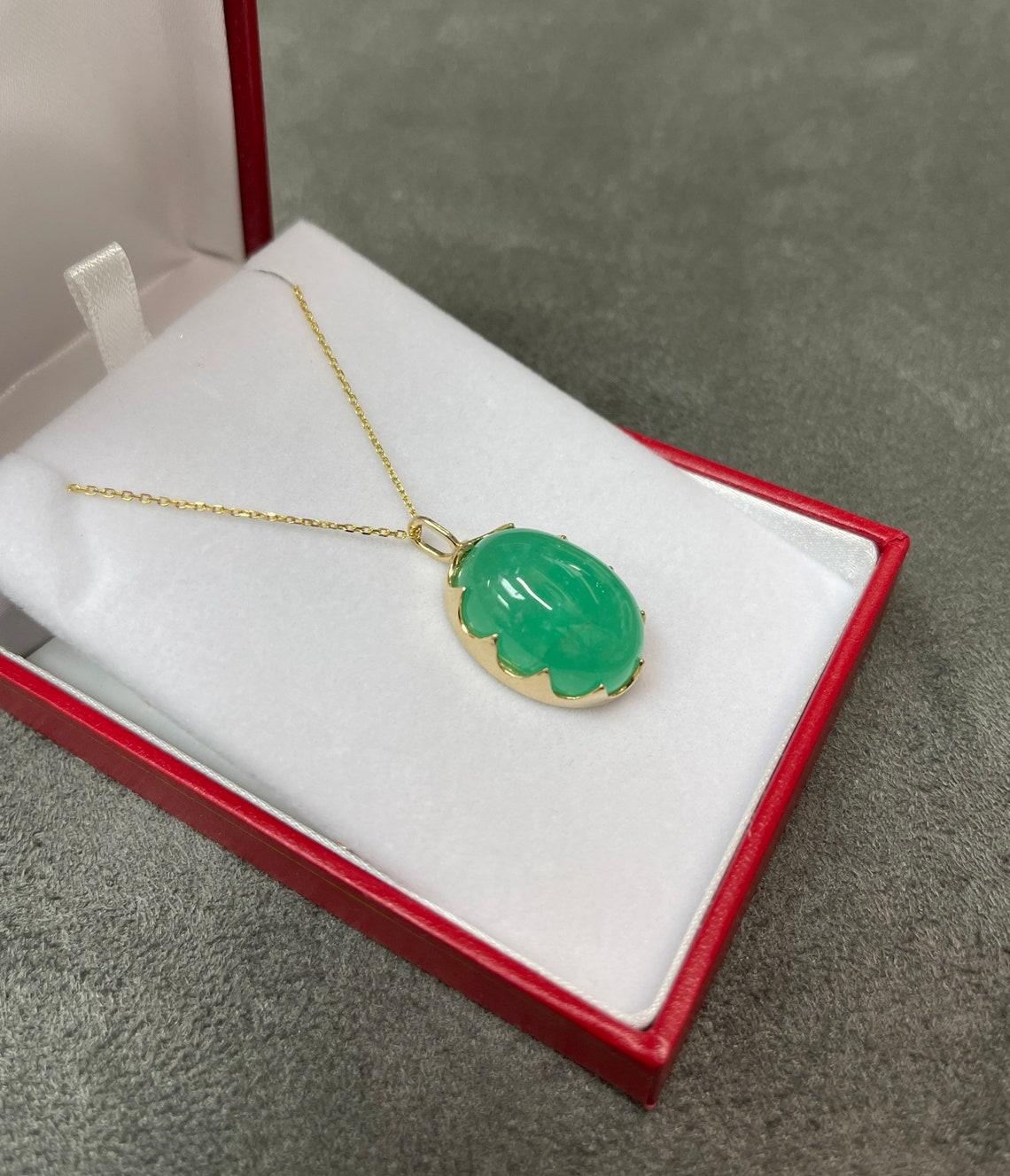 29.85cts 14K Colombian Emerald-Cabochon Solitaire Pendant Necklace In New Condition For Sale In Jupiter, FL