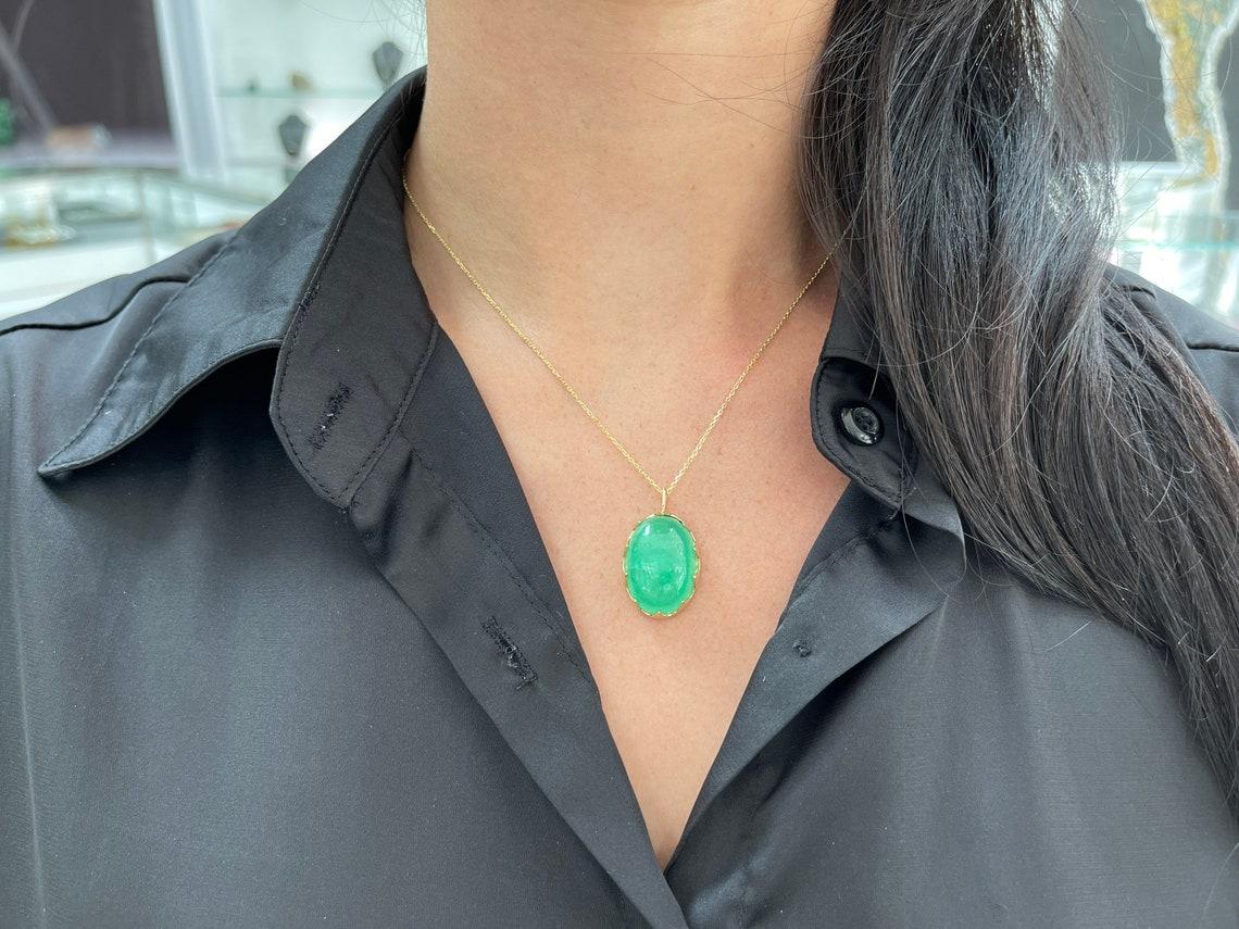 Women's 29.85cts 14K Colombian Emerald-Cabochon Solitaire Pendant Necklace For Sale