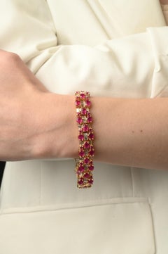 29.88 Carat Natural Ruby Art Deco Diamond Bracelet in 18k Solid Yellow Gold