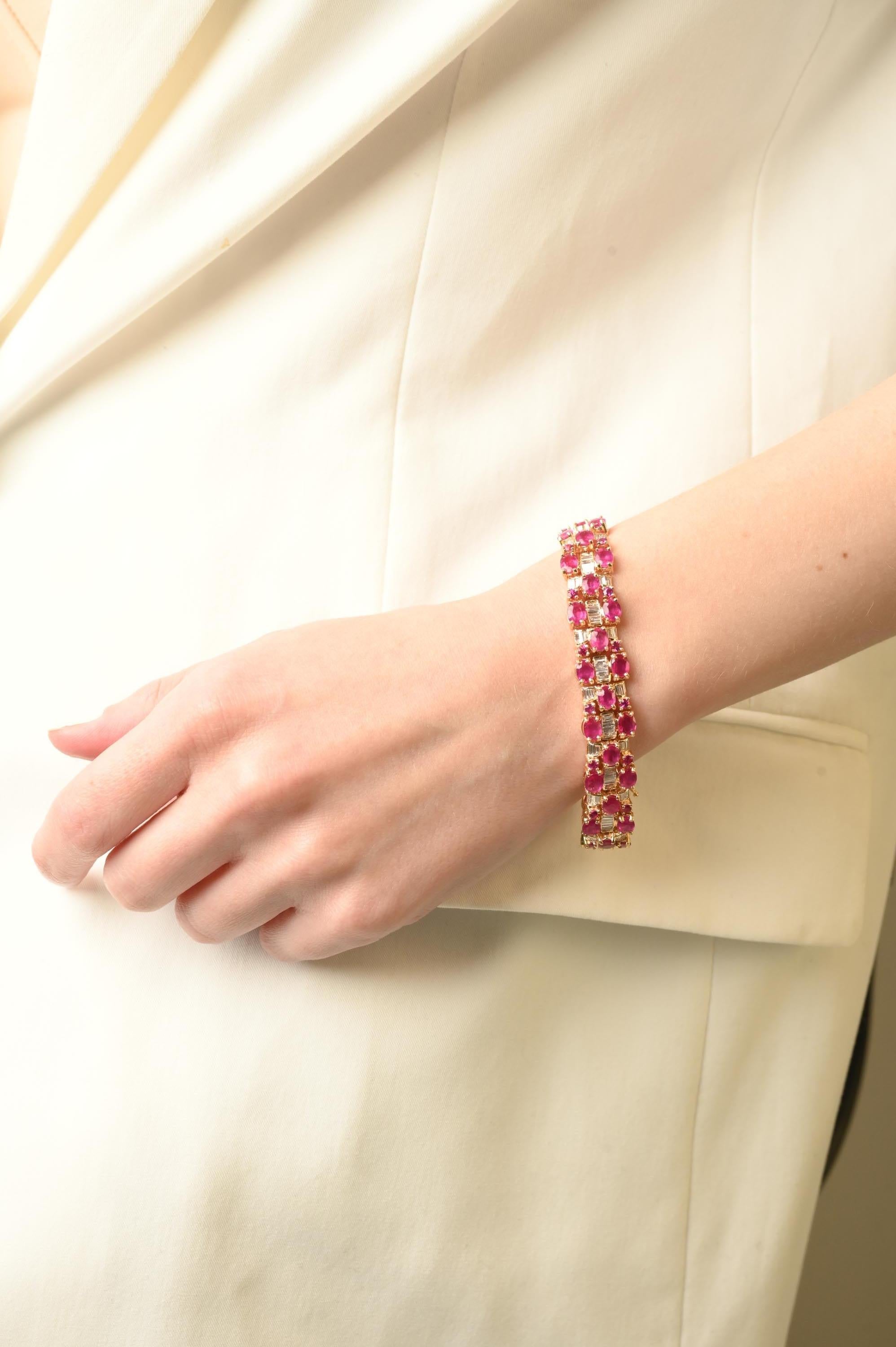 29,88 Karat natürlicher Rubin Art Deco Diamant-Armband aus 18 Karat massivem Gelbgold Damen im Angebot