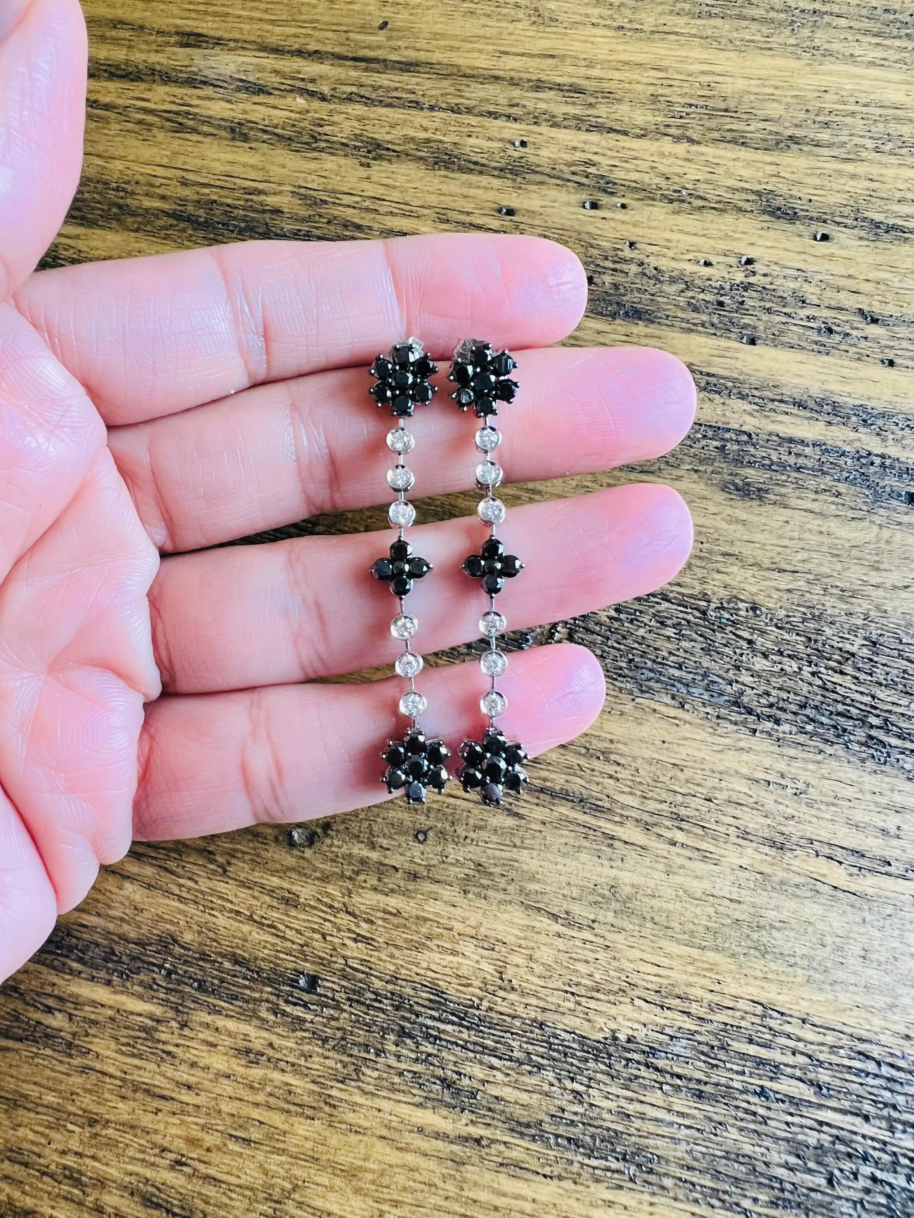 Taglio rotondo Orecchini pendenti con diamante nero da 2,99 carati e diamante bianco in oro bianco da 14 carati in vendita