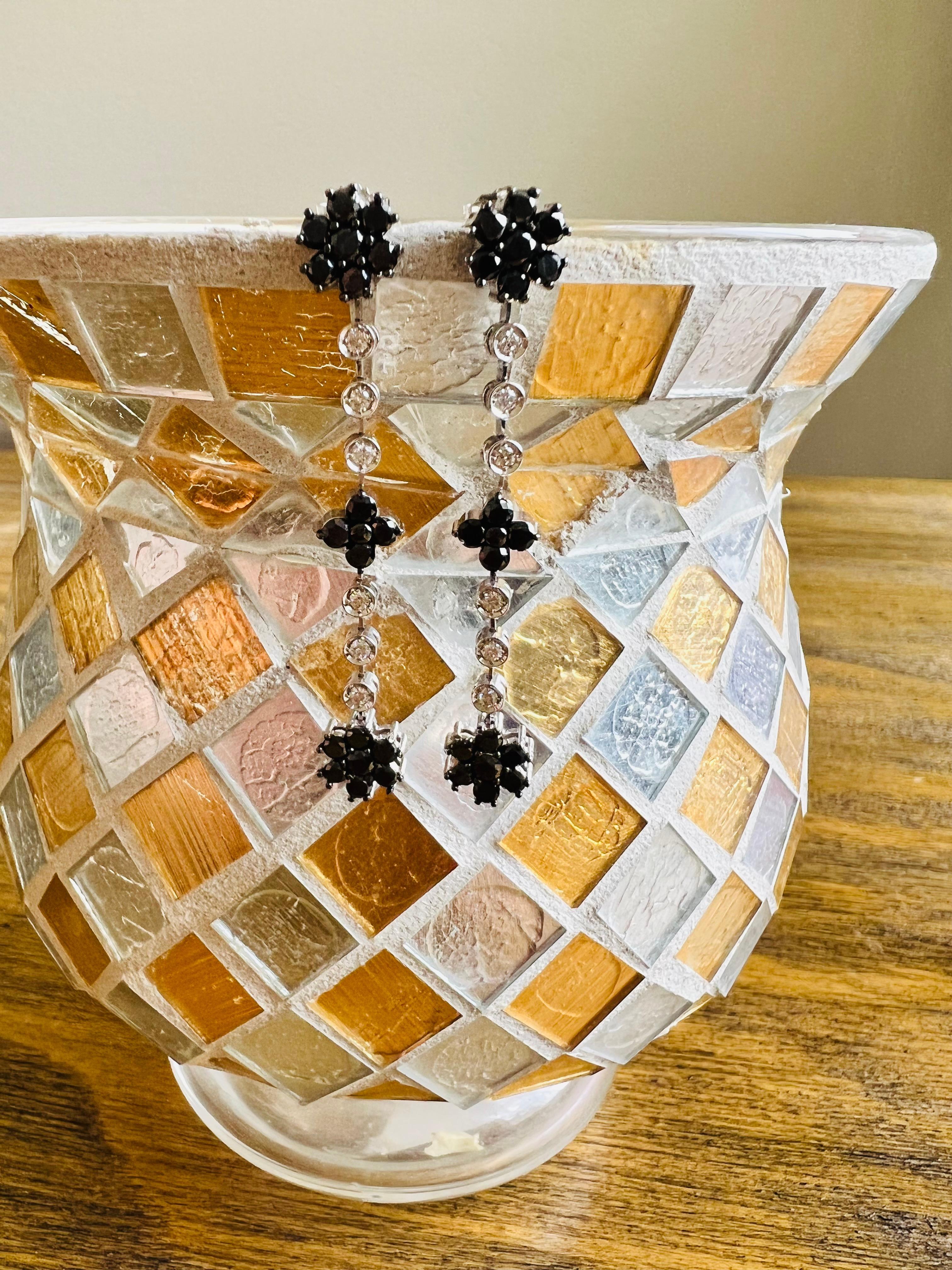 Orecchini pendenti con diamante nero da 2,99 carati e diamante bianco in oro bianco da 14 carati In condizioni Nuovo in vendita a Los Angeles, CA