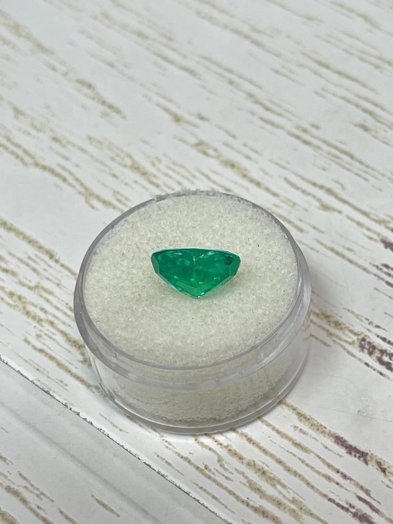 Esmeralda colombiana talla corazón de 2.99 quilates  Gema Natural Suelta Verde Vivaz en Nuevo estado para la venta en Jupiter, FL