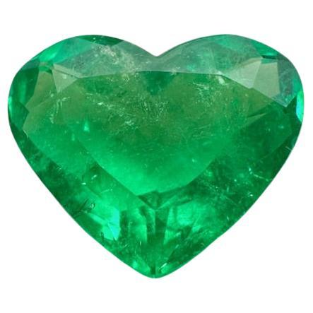 Esmeralda colombiana talla corazón de 2.99 quilates  Gema Natural Suelta Verde Vivaz