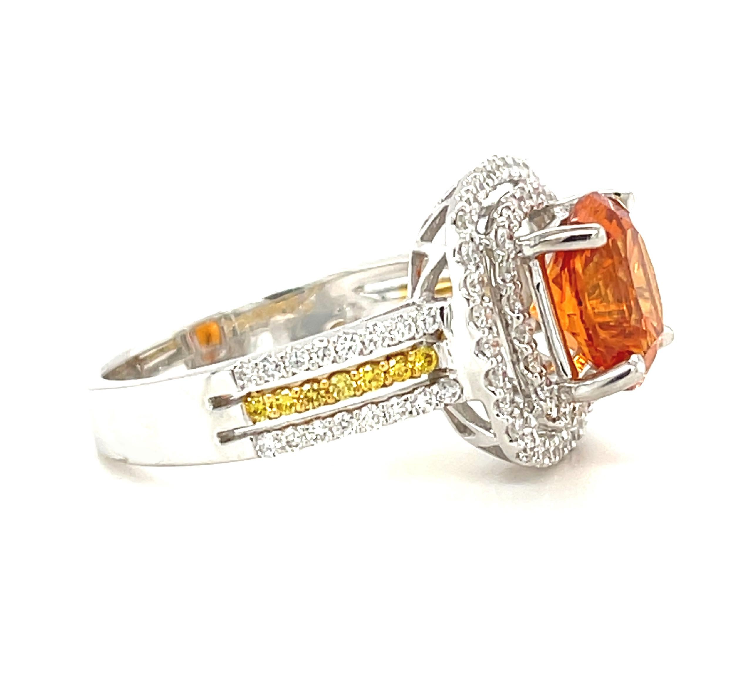 Mandarin Spessartite Garnet and Diamond Cocktail Ring in 18k Gold, 2.99 Carats In New Condition For Sale In Los Angeles, CA