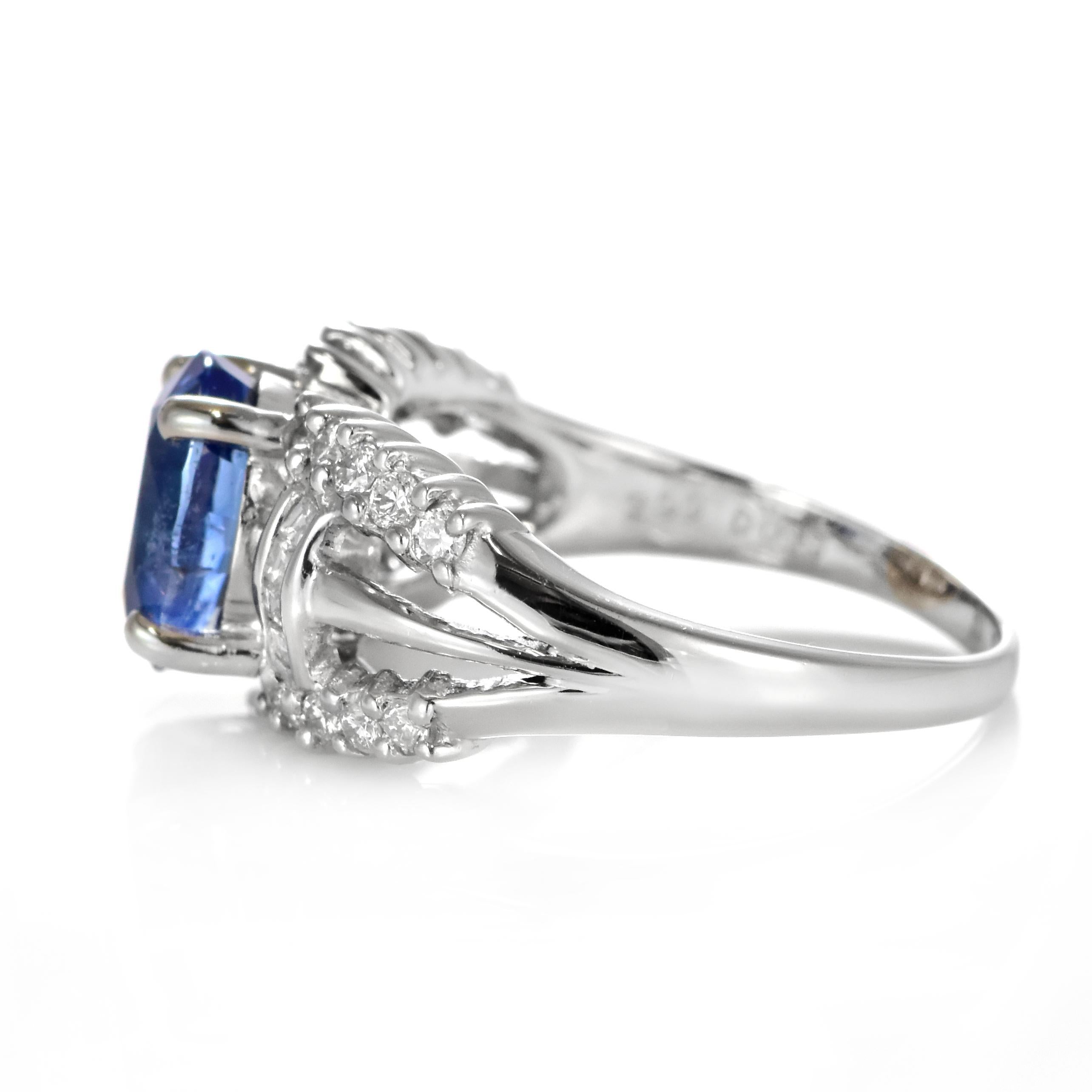 Bague en platine avec saphir bleu naturel de 2,99 carats et diamant en vente 4