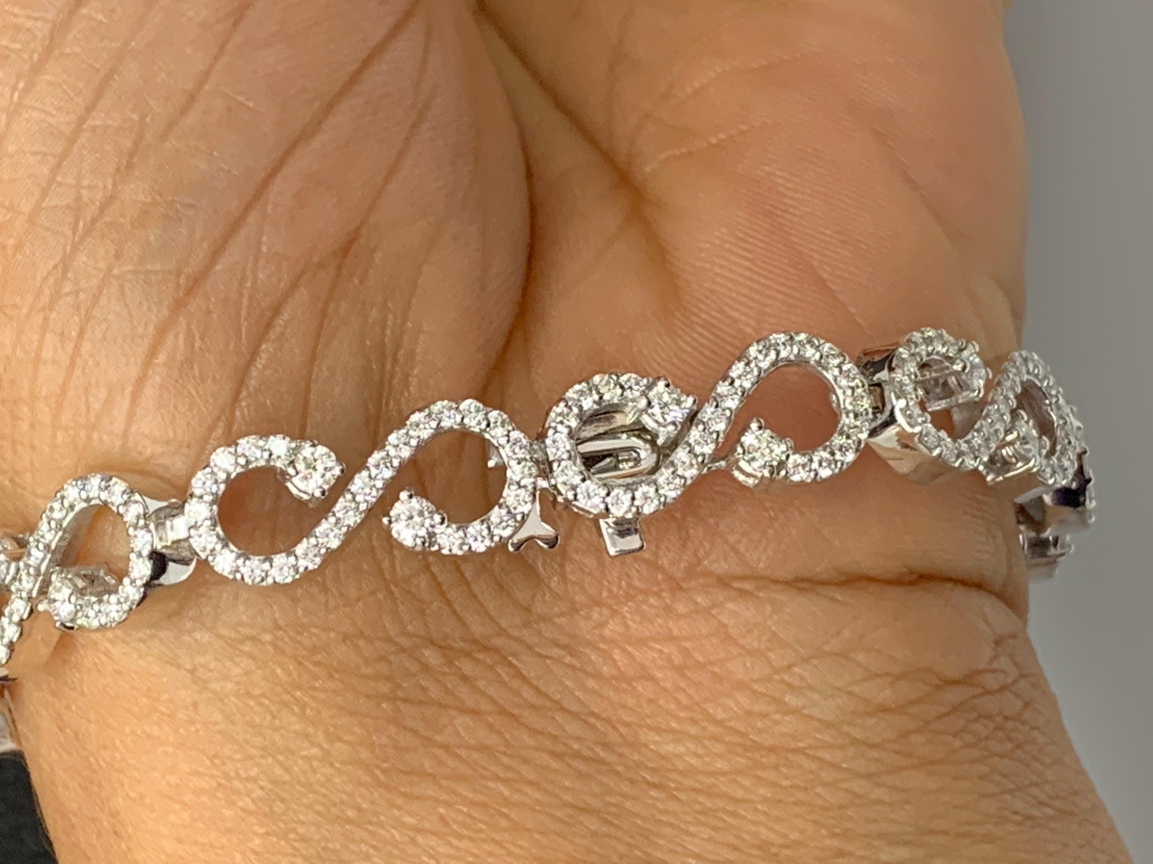 Taille brillant Bracelet en or blanc 14 carats avec diamants ajourés de 2,99 carats en vente