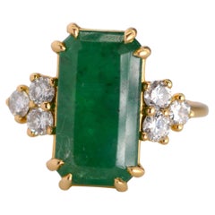 Anello con smeraldo naturale taglio ovale e diamante in oro giallo 18 carati da 2,99 carati
