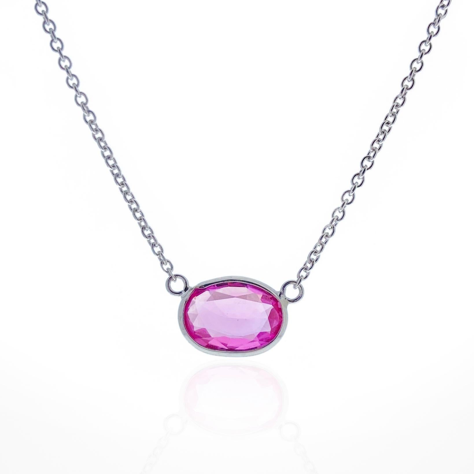 Taille ovale 2.99 Carat Oval Cut Sapphire Fashion Necklaces In 14K White Gold en vente