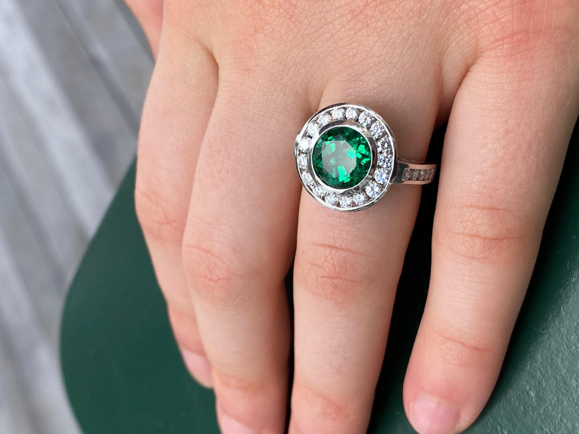 2.99 Carat Vivid Green Emerald and Diamond Ring in Platinum For Sale 3